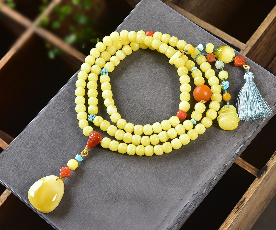A0897 Beautiful Beeswax Lucky Pendant w Beads Necklace