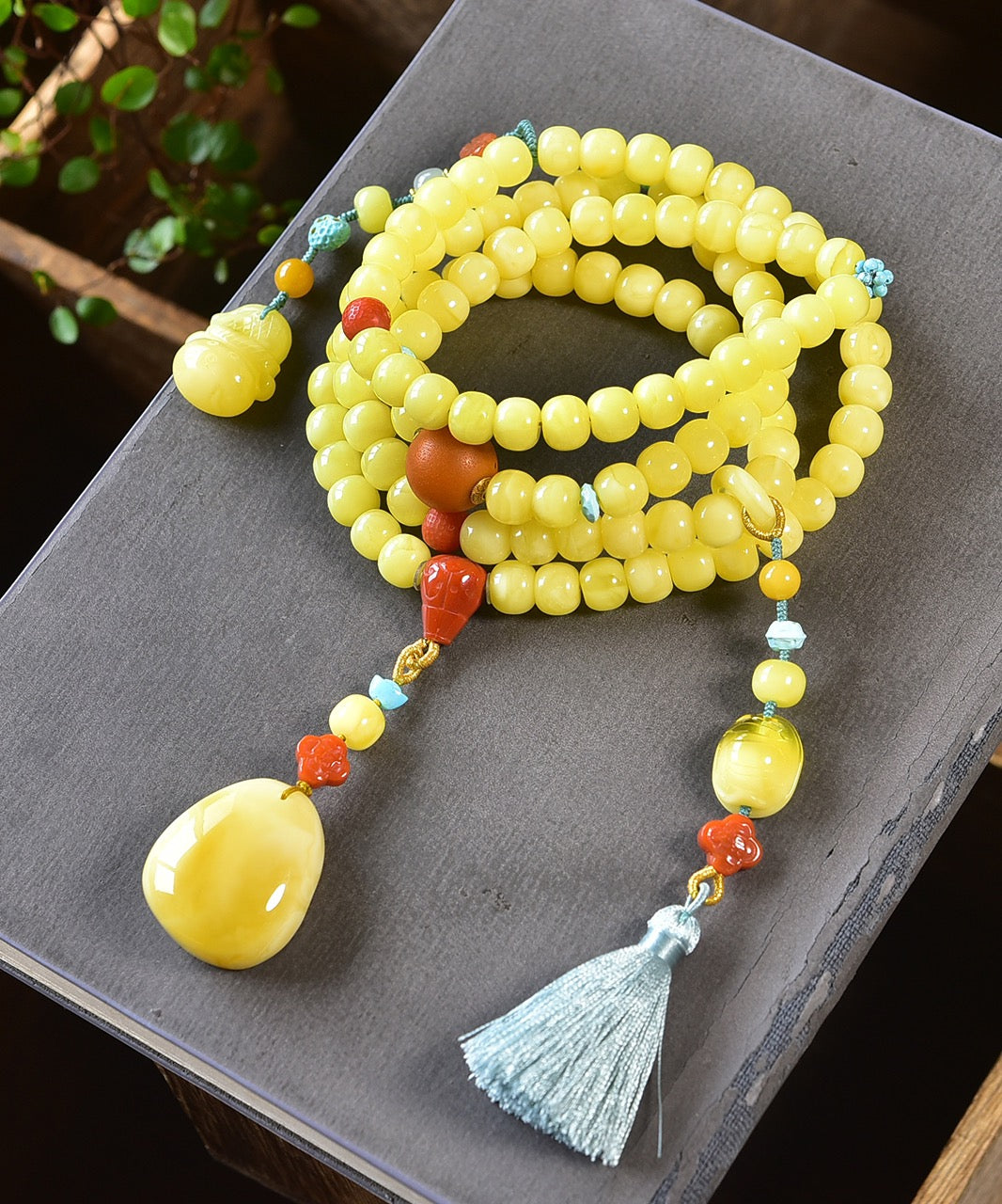 A0897 Beautiful Beeswax Lucky Pendant w Beads Necklace