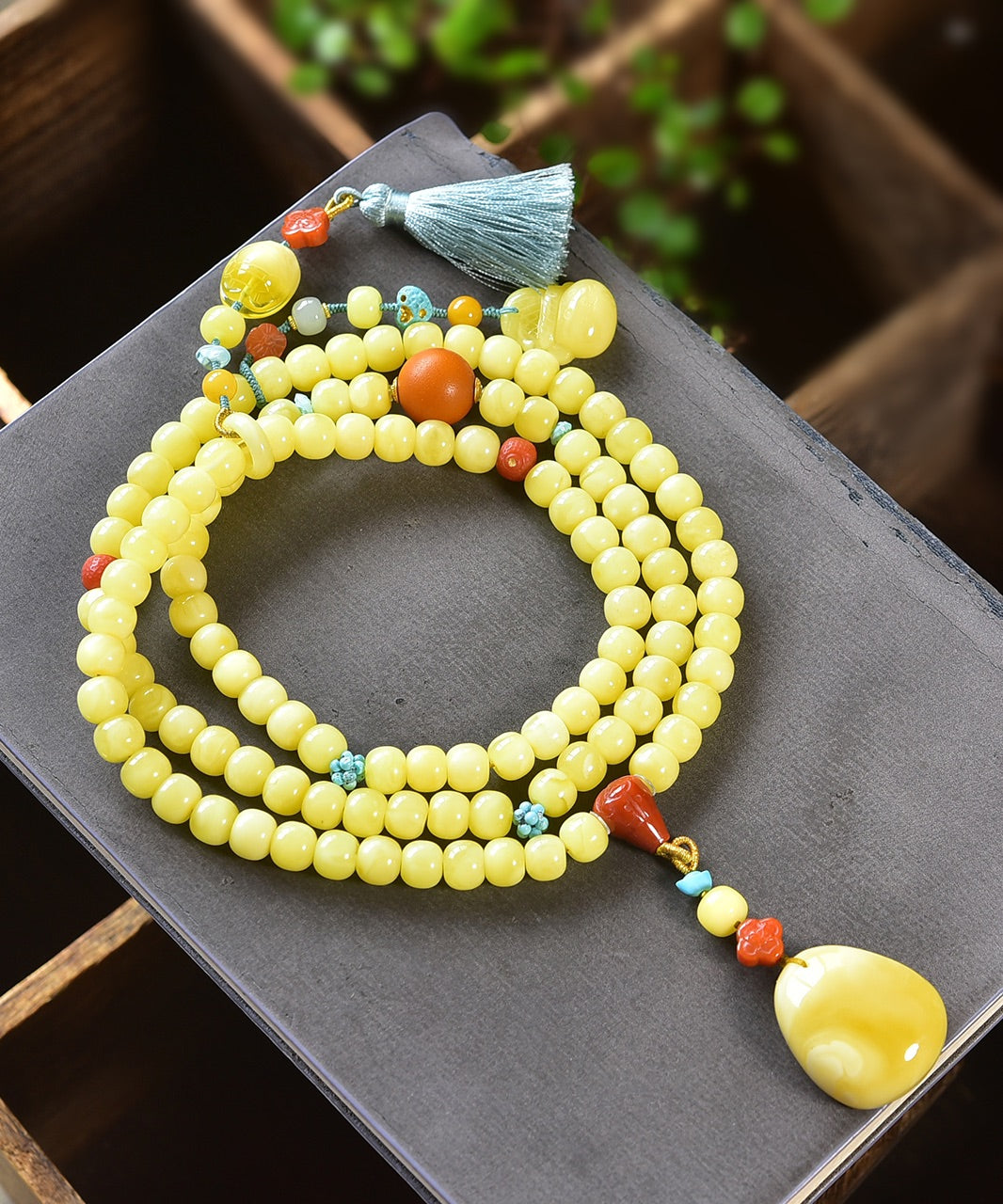 A0897 Beautiful Beeswax Lucky Pendant w Beads Necklace