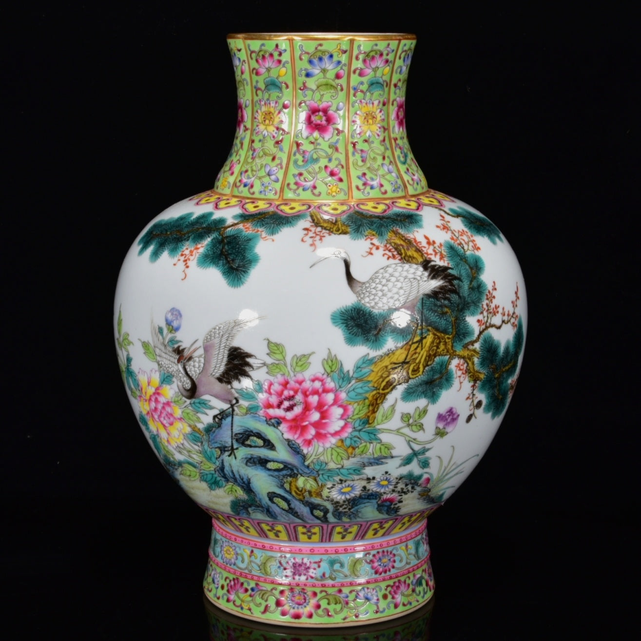 A0902 Chinese Qing Dynasty Gilt Edge Famille Rose Pine Tree & Crane Design Porcelain Vase