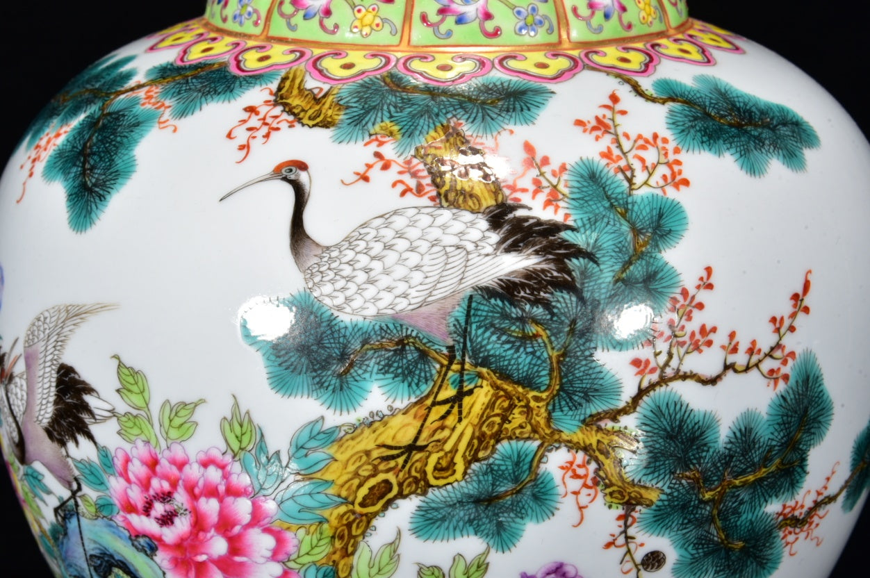 A0902 Chinese Qing Dynasty Gilt Edge Famille Rose Pine Tree & Crane Design Porcelain Vase