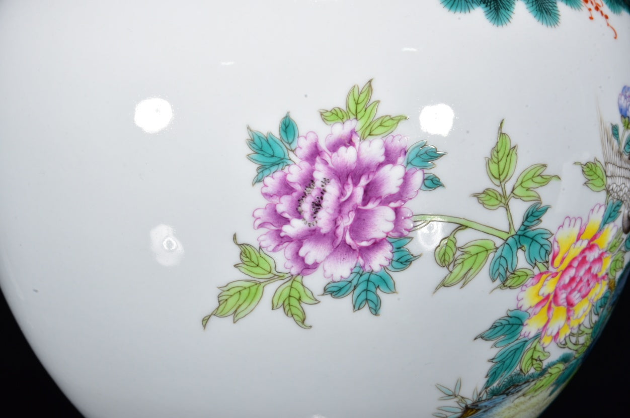 A0902 Chinese Qing Dynasty Gilt Edge Famille Rose Pine Tree & Crane Design Porcelain Vase
