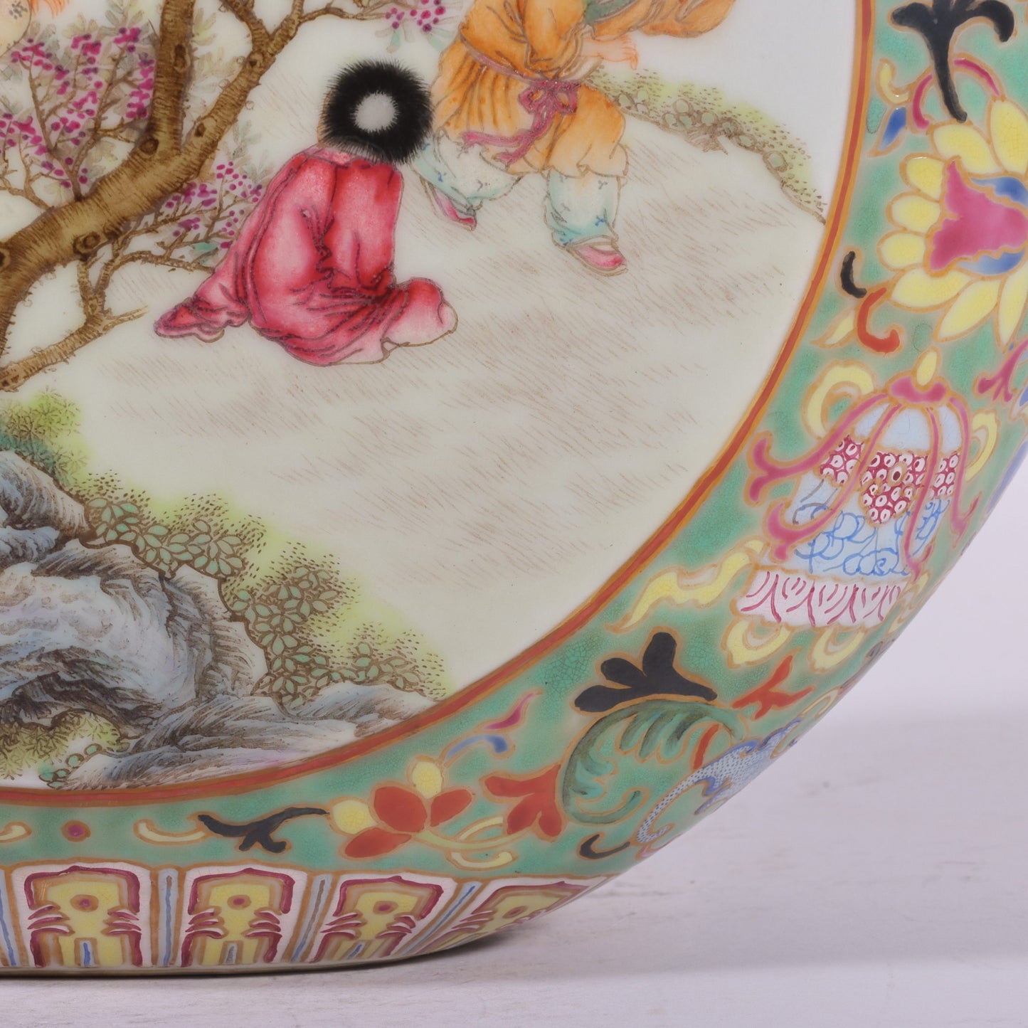 A0912 Chinese Qing Dynasty Gilt Edge Famille Rose Urchin Design Porcelain Vase