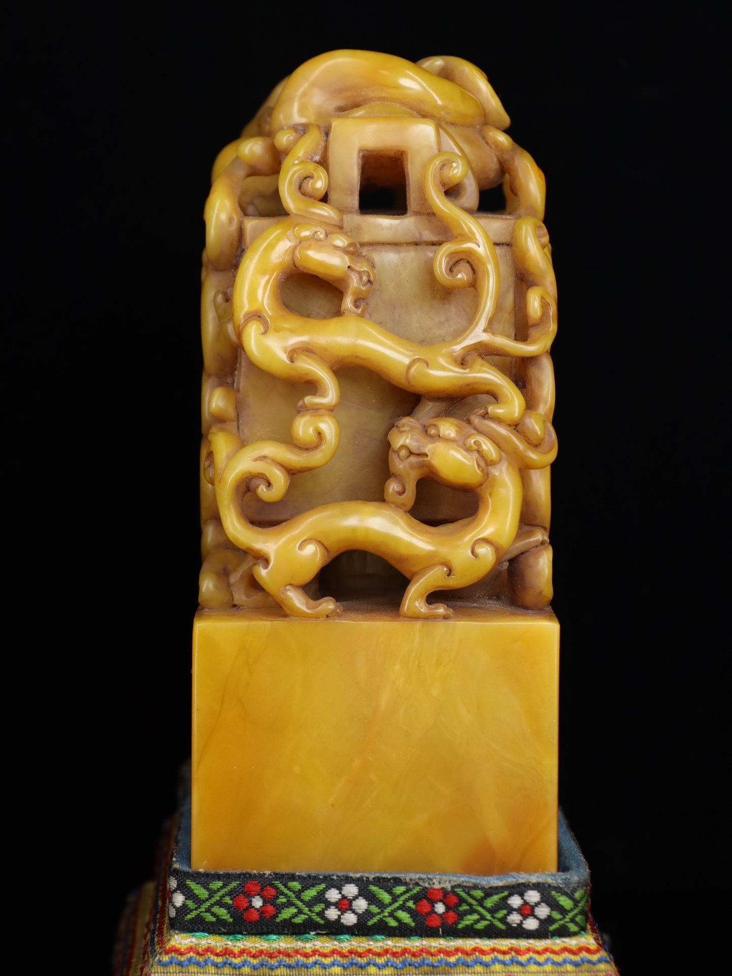 A0923 Superb Old Chinese Shoushan Tianhuang Stone Carved Chi Dragon Seal Statue w Box