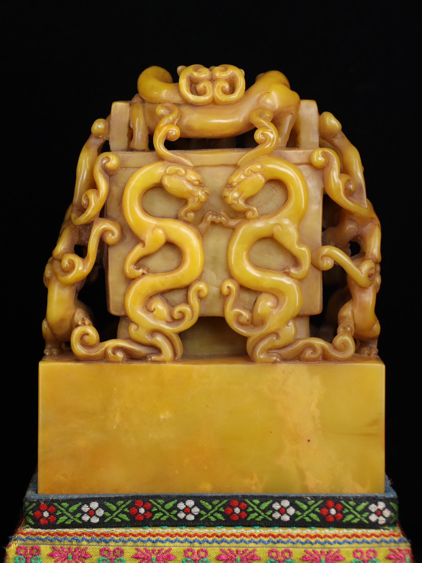 A0923 Superb Old Chinese Shoushan Tianhuang Stone Carved Chi Dragon Seal Statue w Box