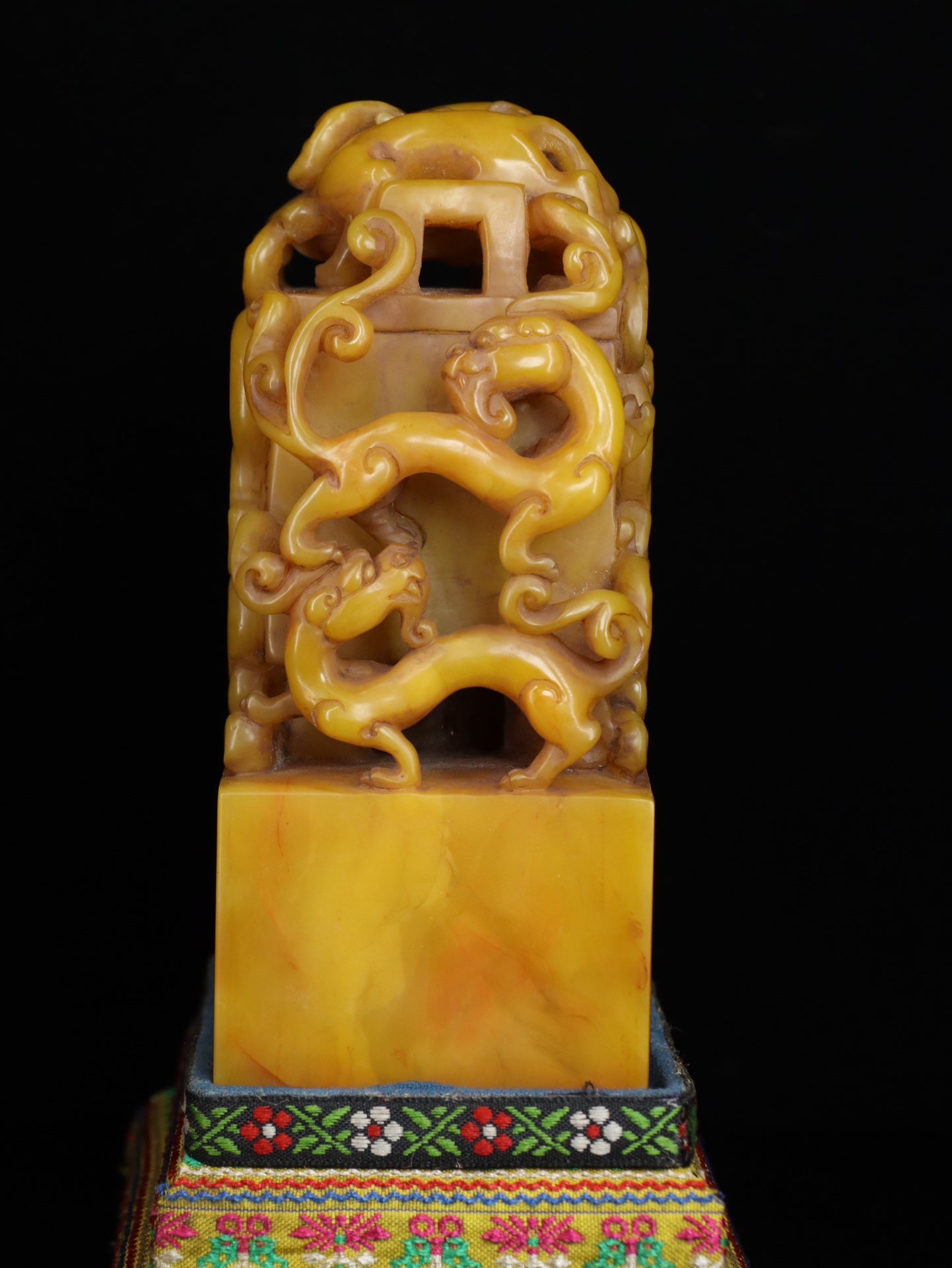 A0923 Superb Old Chinese Shoushan Tianhuang Stone Carved Chi Dragon Seal Statue w Box