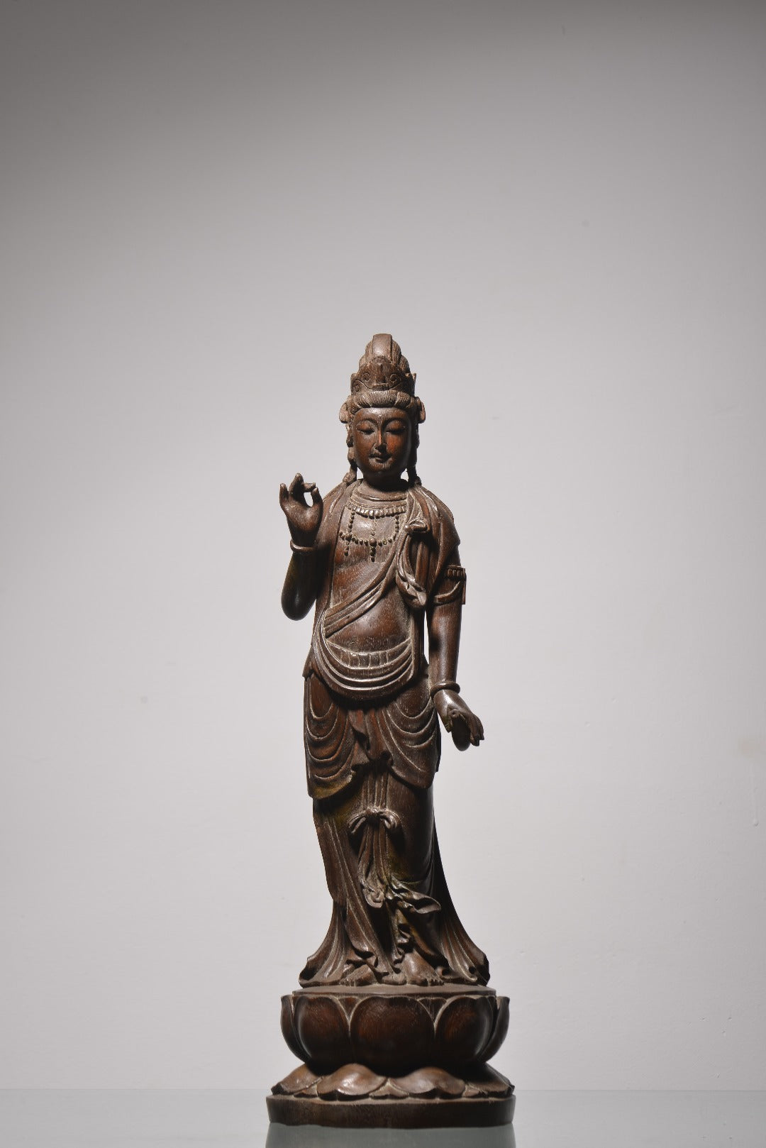 A0936 Vintage Chinese Chenxiang Wood Carved Kwan-yin Statue