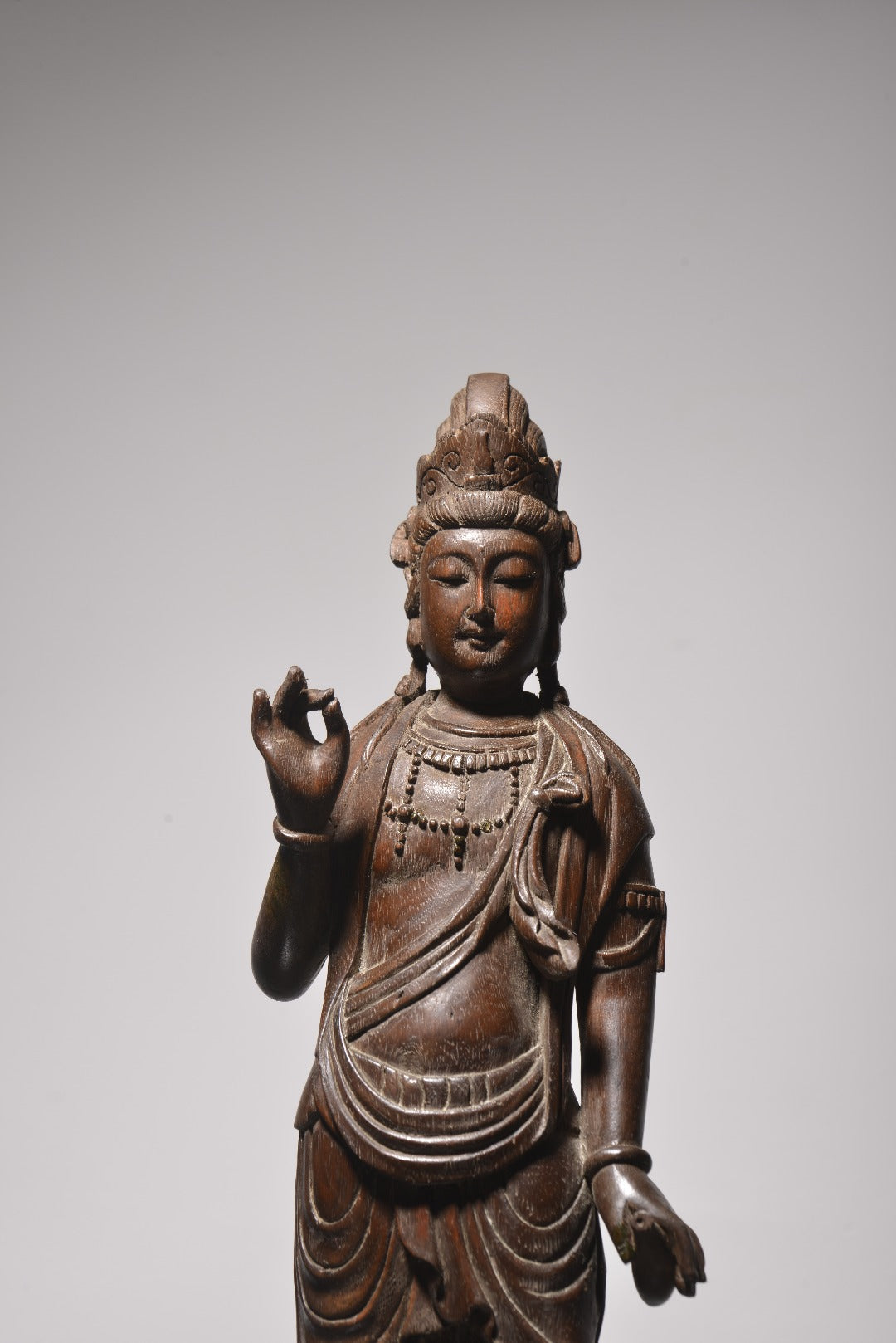 A0936 Vintage Chinese Chenxiang Wood Carved Kwan-yin Statue