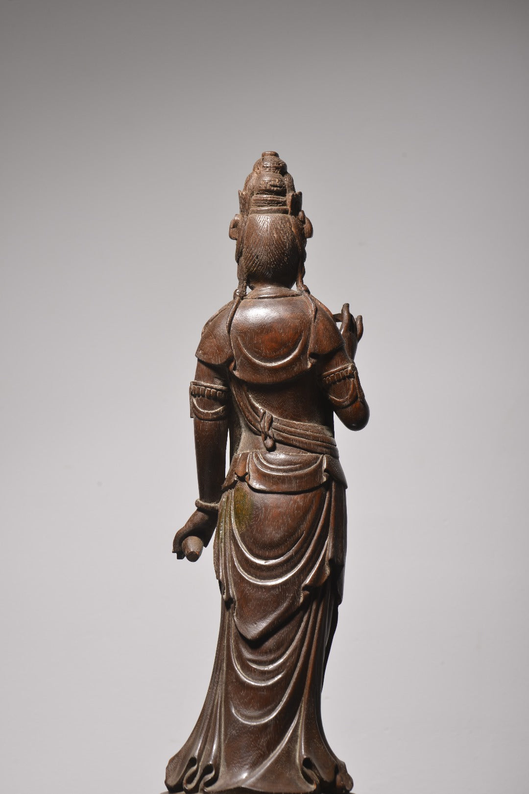 A0936 Vintage Chinese Chenxiang Wood Carved Kwan-yin Statue