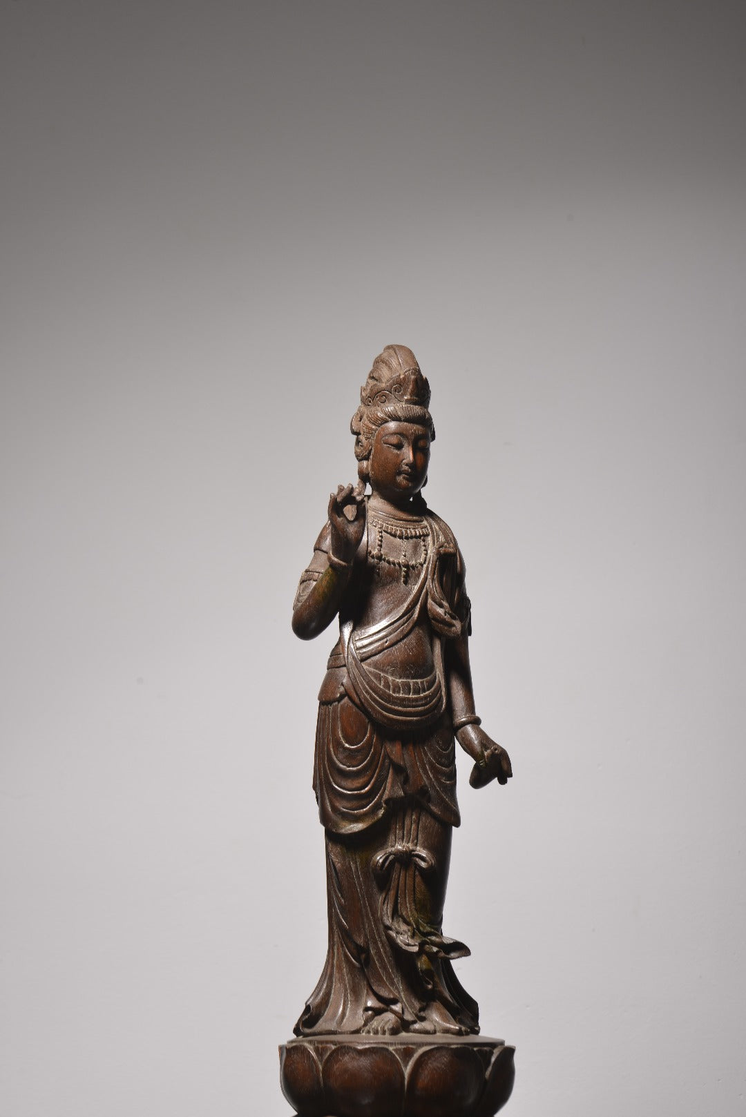A0936 Vintage Chinese Chenxiang Wood Carved Kwan-yin Statue