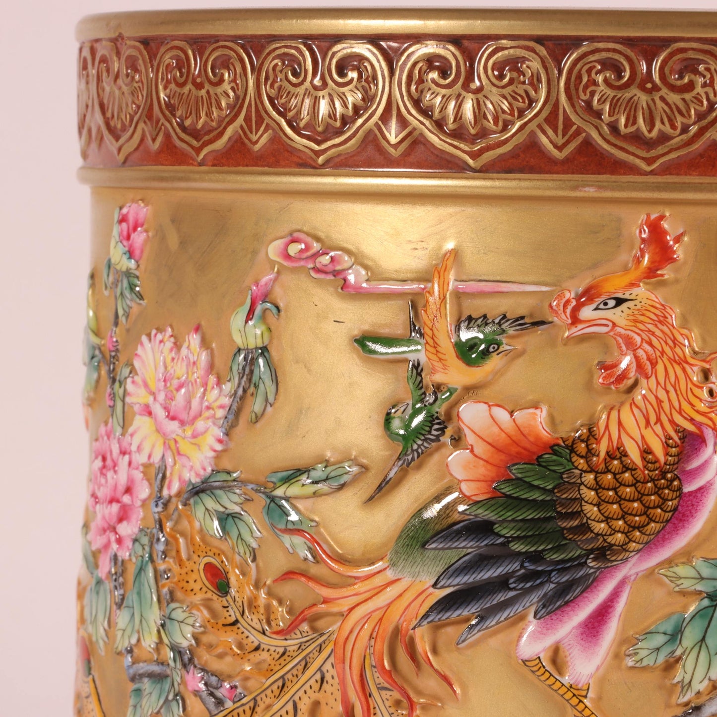 A0956 Chinese Qing Dynasty Gilt Gold Famille Rose Enamel Low Relief Phoenix & Peony Design Porcelain Brush Pot