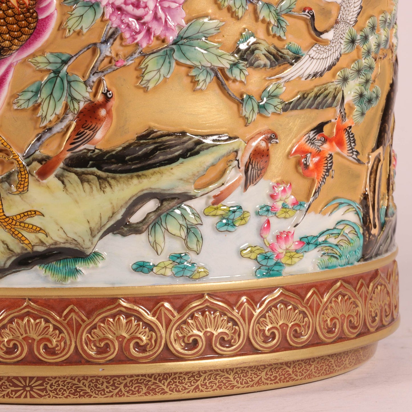 A0956 Chinese Qing Dynasty Gilt Gold Famille Rose Enamel Low Relief Phoenix & Peony Design Porcelain Brush Pot