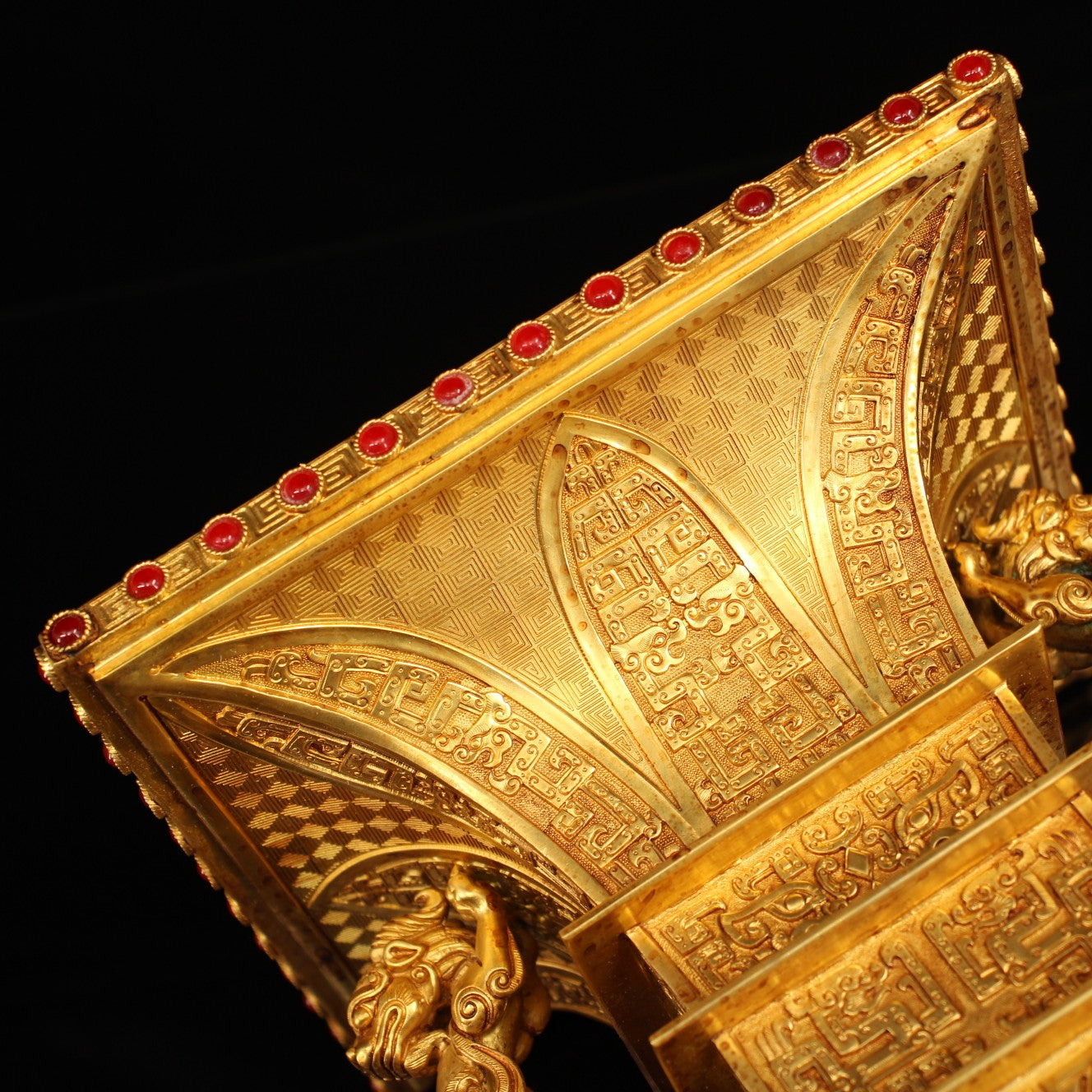 A0967 Vintage Chinese Gilt Gold Copper Inlay Gem Divine Beast Vase