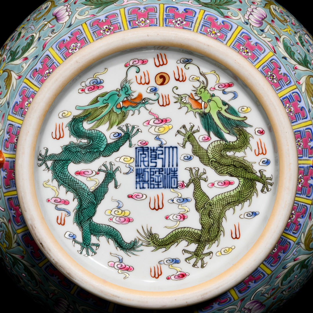 A0983 Chinese Qing Dynasty Gilt Edge Famille Rose Beautiful WomanDesign Porcelain Vase