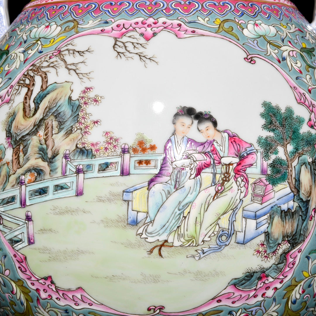 A0983 Chinese Qing Dynasty Gilt Edge Famille Rose Beautiful WomanDesign Porcelain Vase