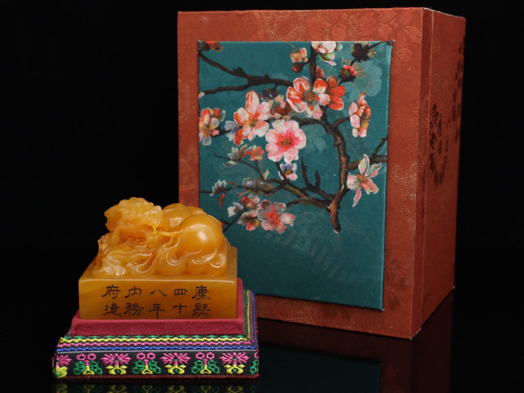 A0987 Superb Old Chinese Shoushan Tianhuang Stone Carved Fortune Dragon Seal Statue w Box