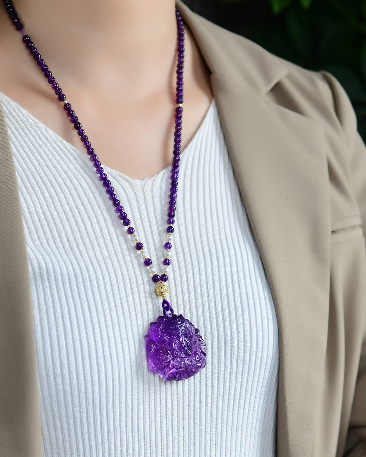 A0992 Exquisite Amethyst Carved Nine-tailed Fox Pendant
