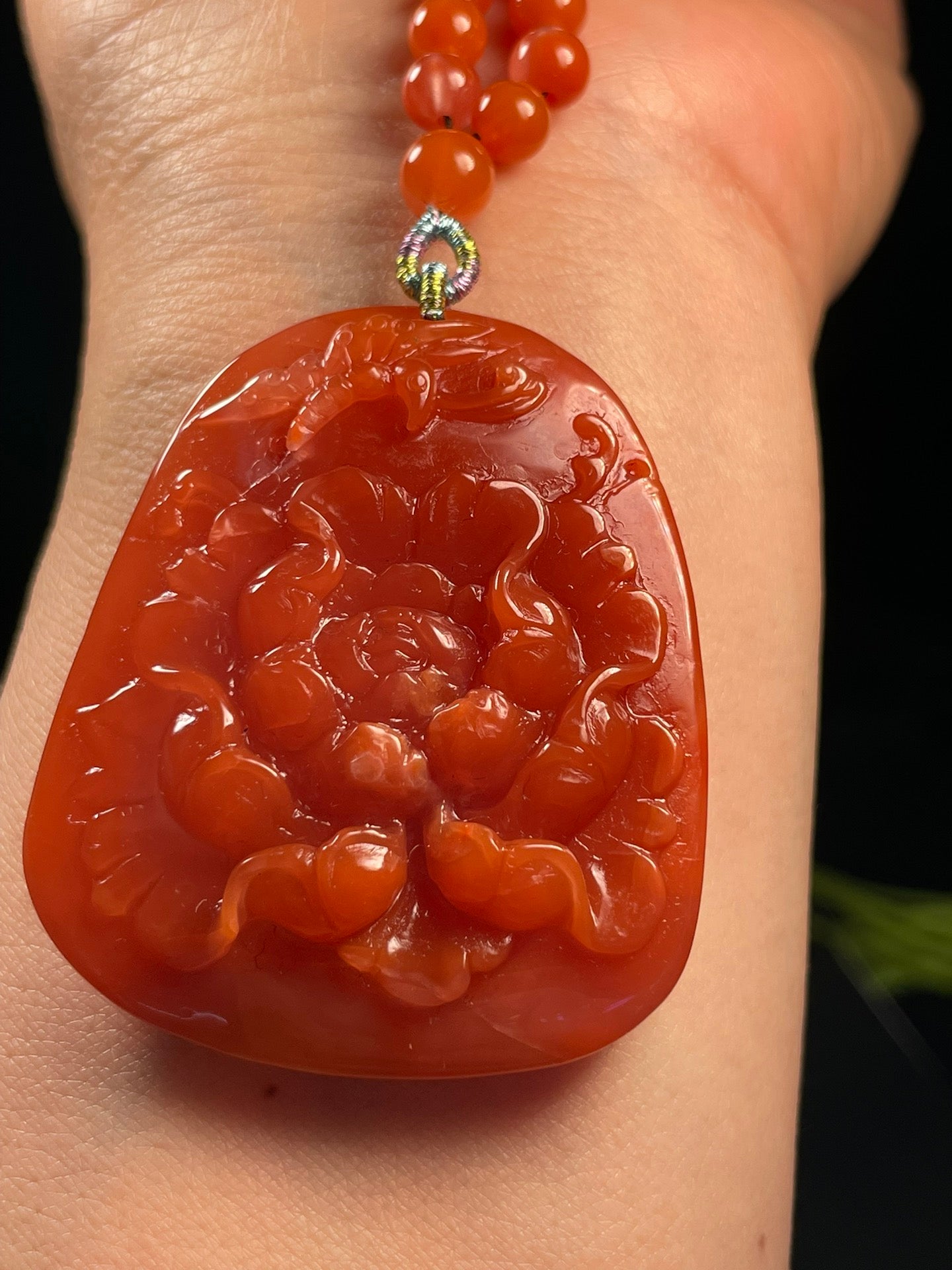 A0997 Beautiful Nanhong Agate Carved Peony Pendant w Beads Necklace