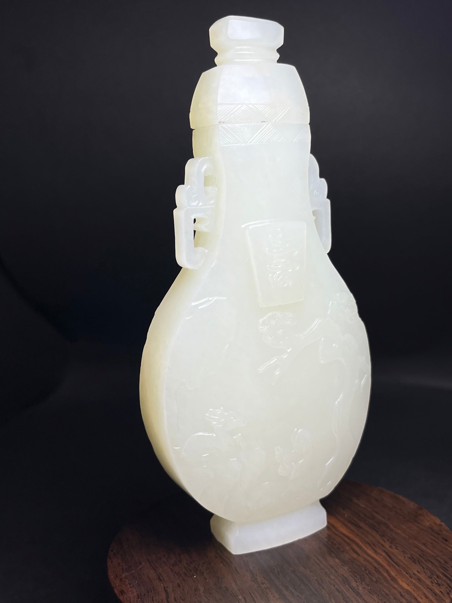 A1024 Superb Chinese White Hetian Jade Pine Tree & Figure Vase