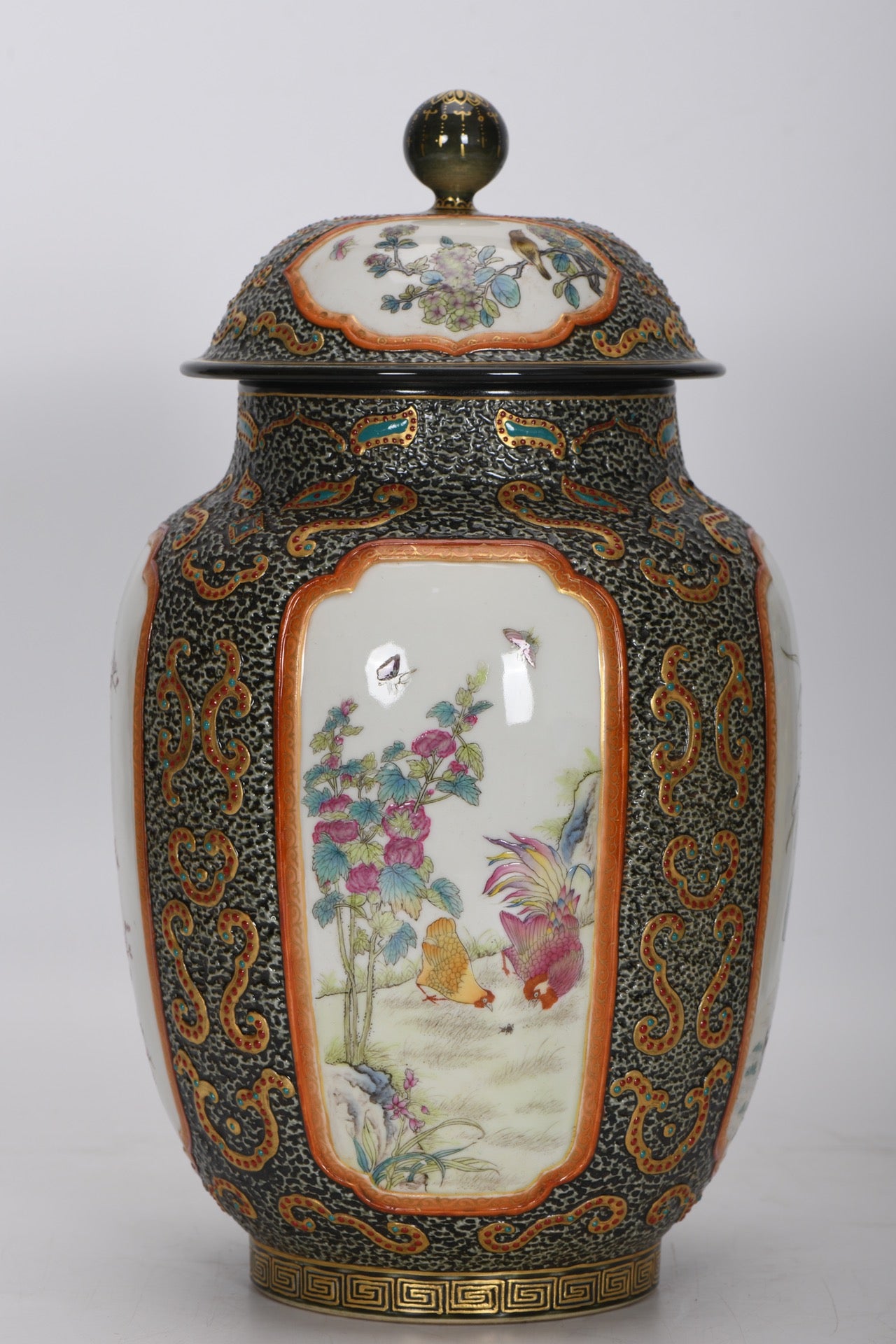 A1029 Chinese Qing Dynasty Gilt Gold Famille Rose Enamel Flowers Design Porcelain Pot