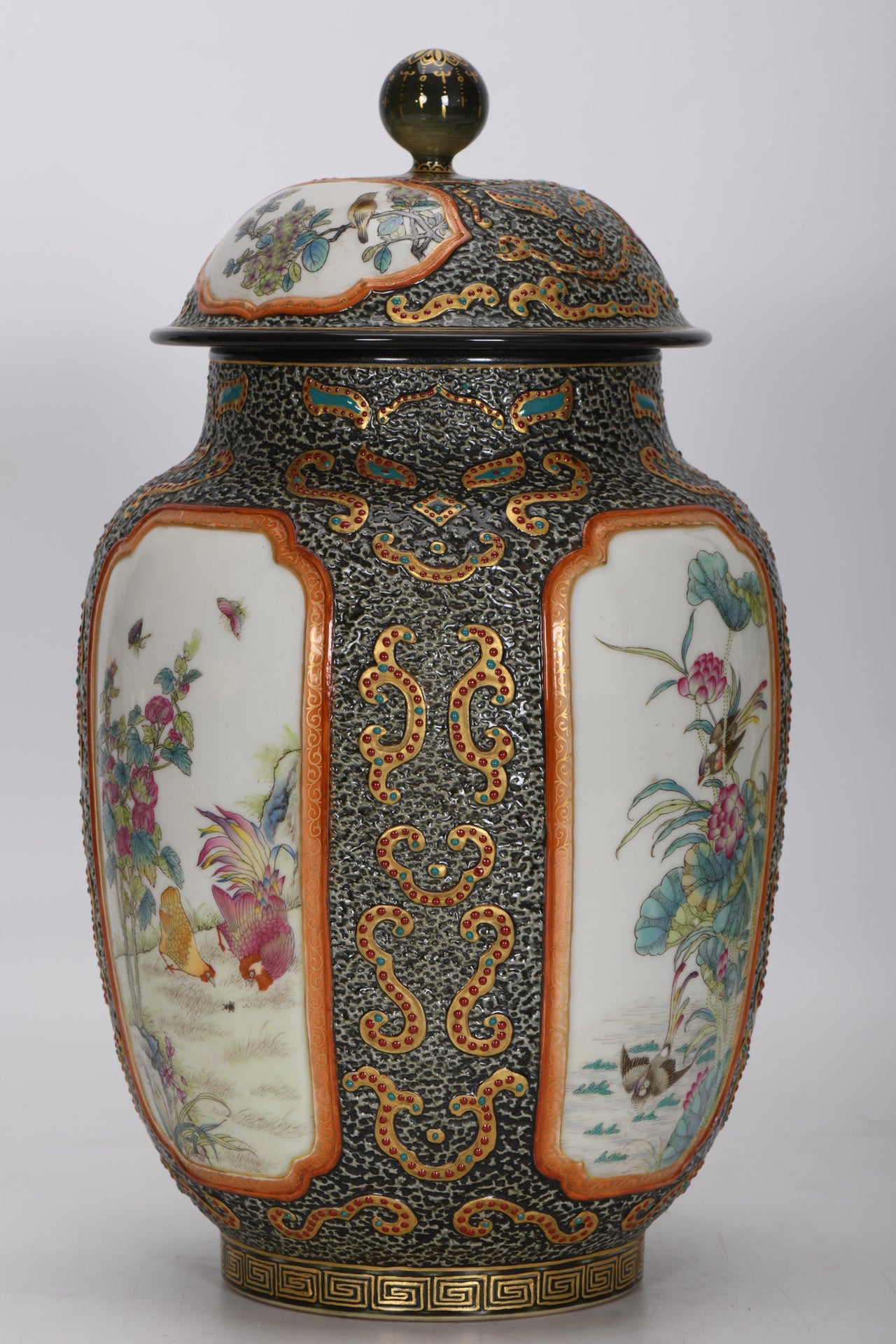 A1029 Chinese Qing Dynasty Gilt Gold Famille Rose Enamel Flowers Design Porcelain Pot