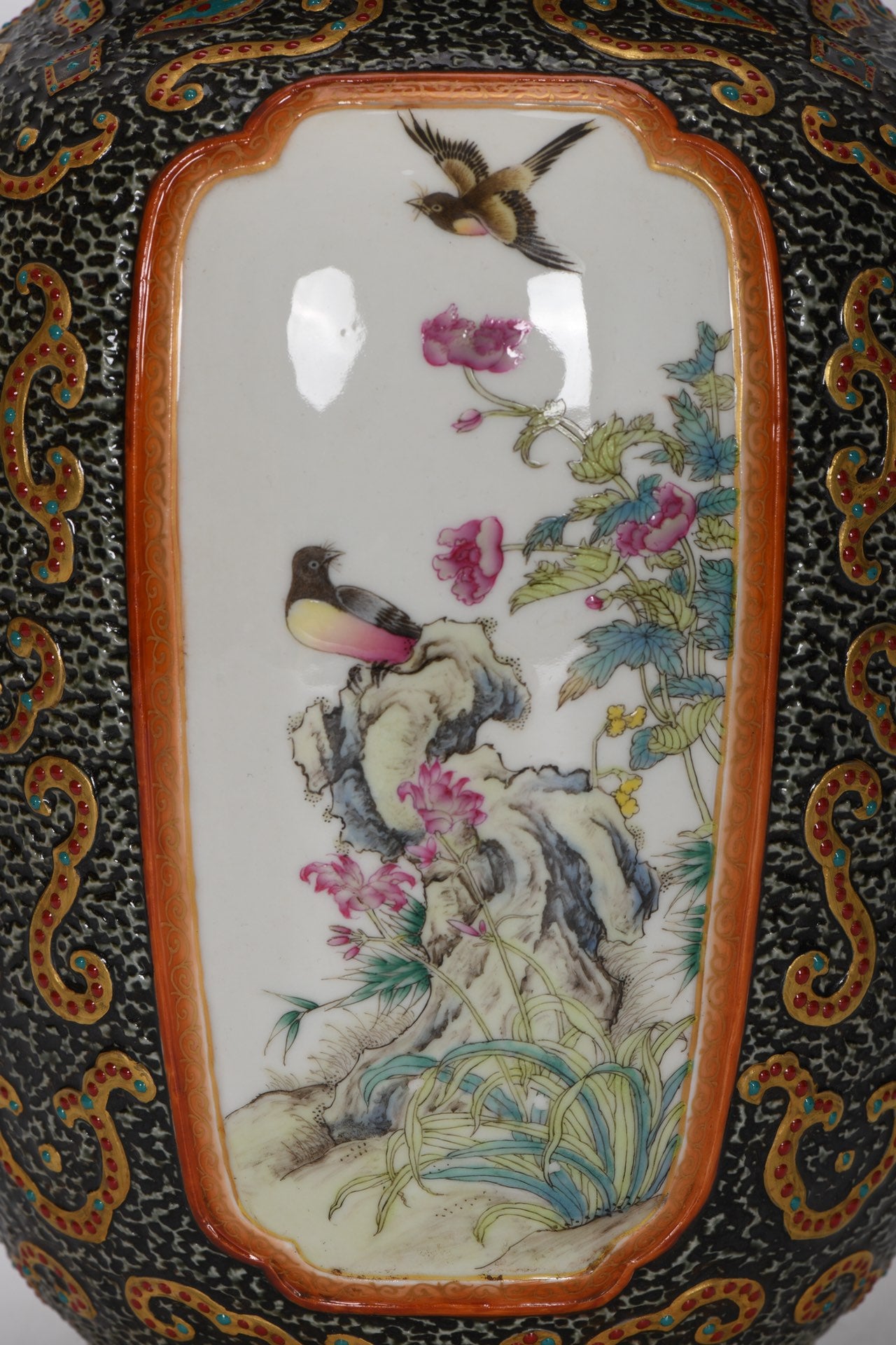 A1029 Chinese Qing Dynasty Gilt Gold Famille Rose Enamel Flowers Design Porcelain Pot