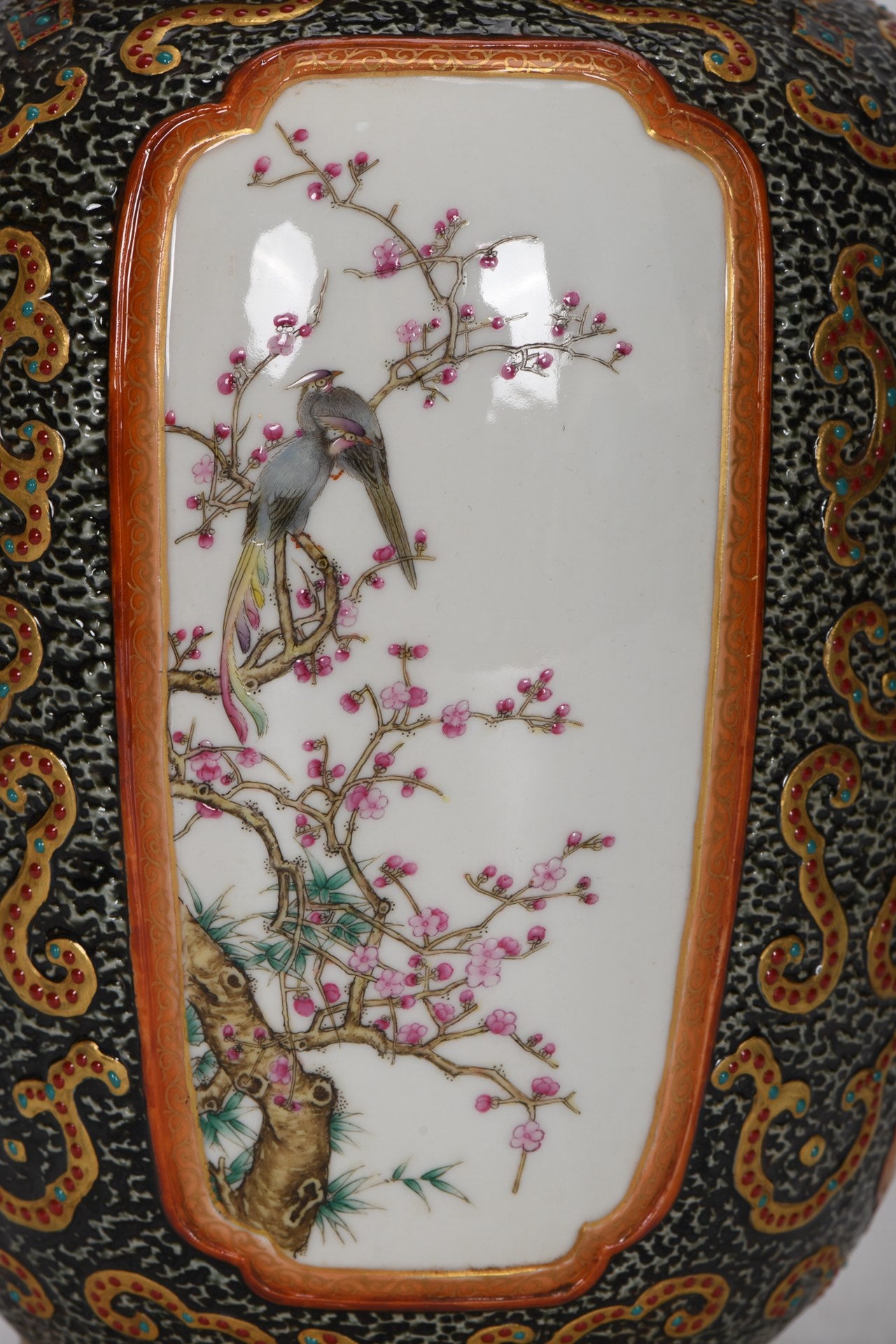 A1029 Chinese Qing Dynasty Gilt Gold Famille Rose Enamel Flowers Design Porcelain Pot