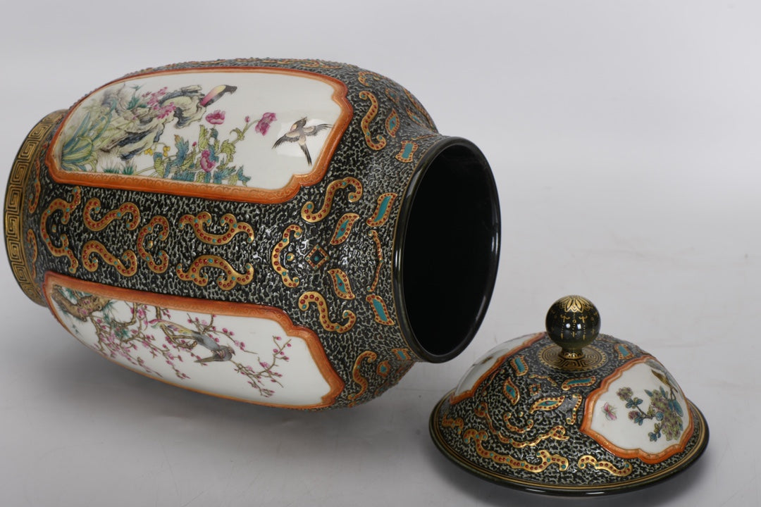 A1029 Chinese Qing Dynasty Gilt Gold Famille Rose Enamel Flowers Design Porcelain Pot