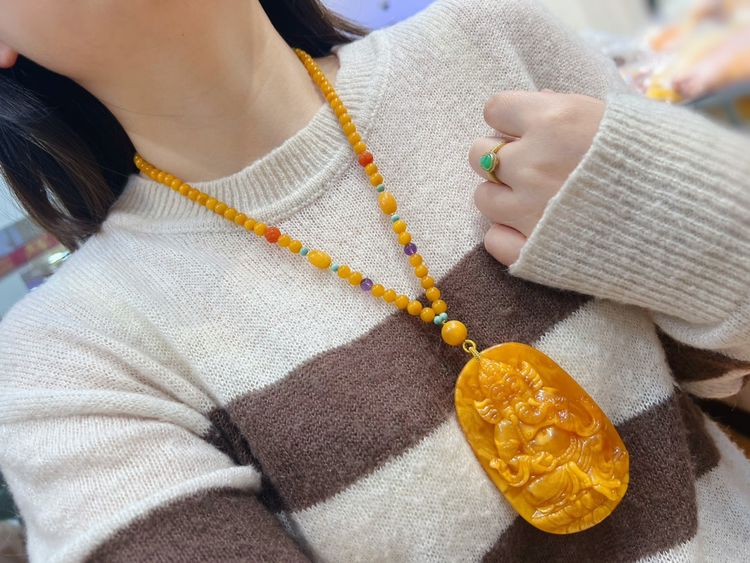 A1031 Beautiful Beeswax Carved Ganesha Buddha Pendant