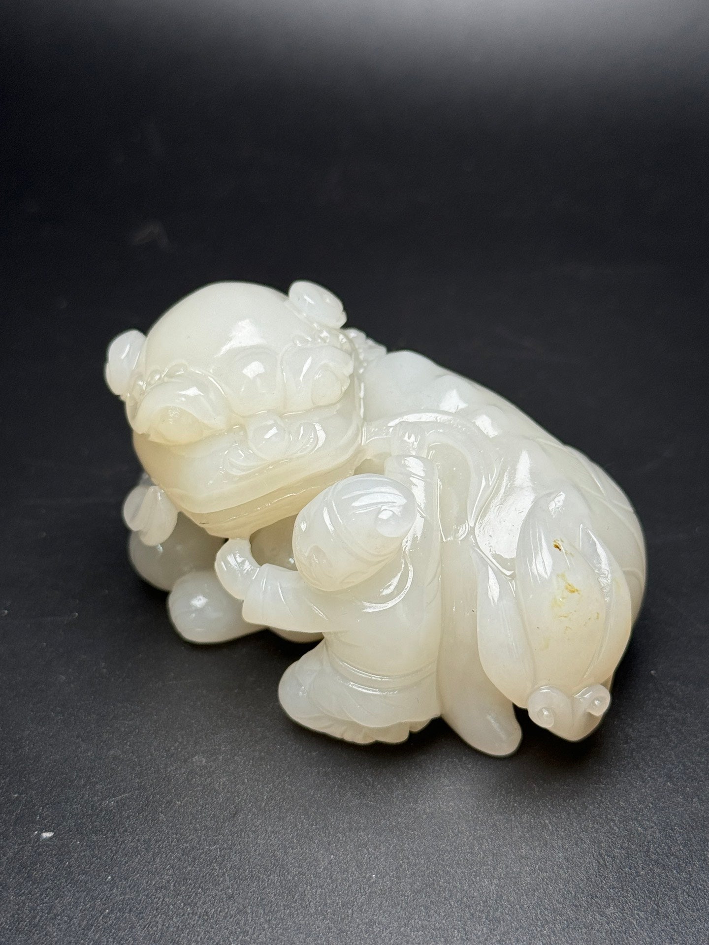 A1050 Superb Chinese Hetian Jade Carved Fortune Lion Statue