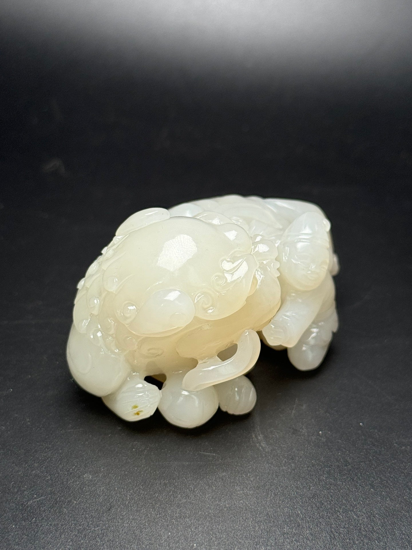A1050 Superb Chinese Hetian Jade Carved Fortune Lion Statue