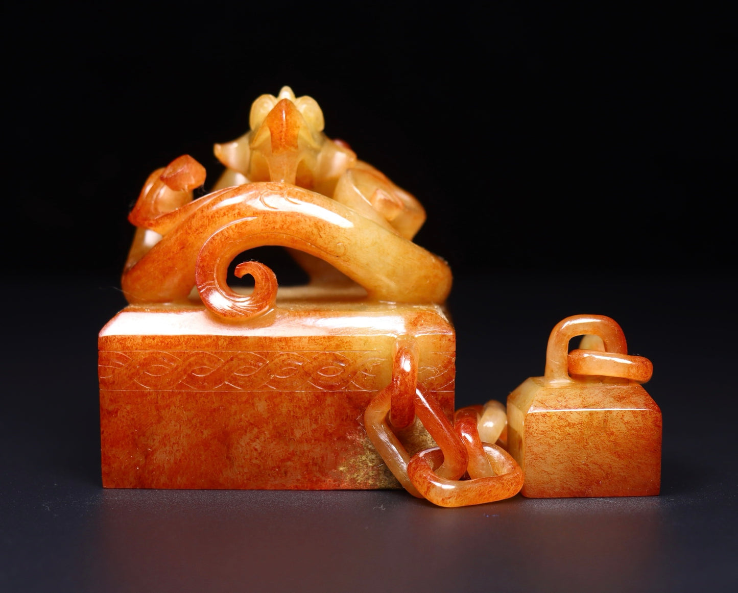 A1053 Superb Vintage Chinese Hetian Jade High Relief Chi Dragon Chain Seal