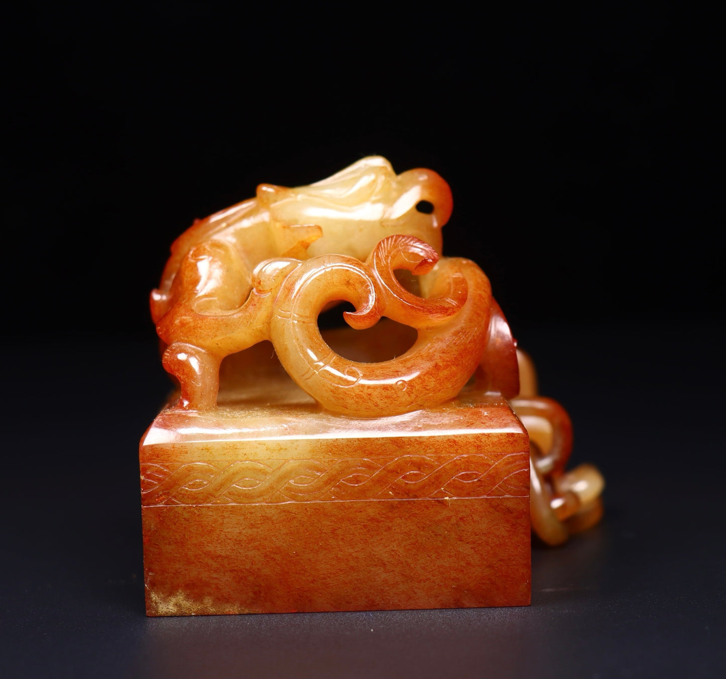 A1053 Superb Vintage Chinese Hetian Jade High Relief Chi Dragon Chain Seal