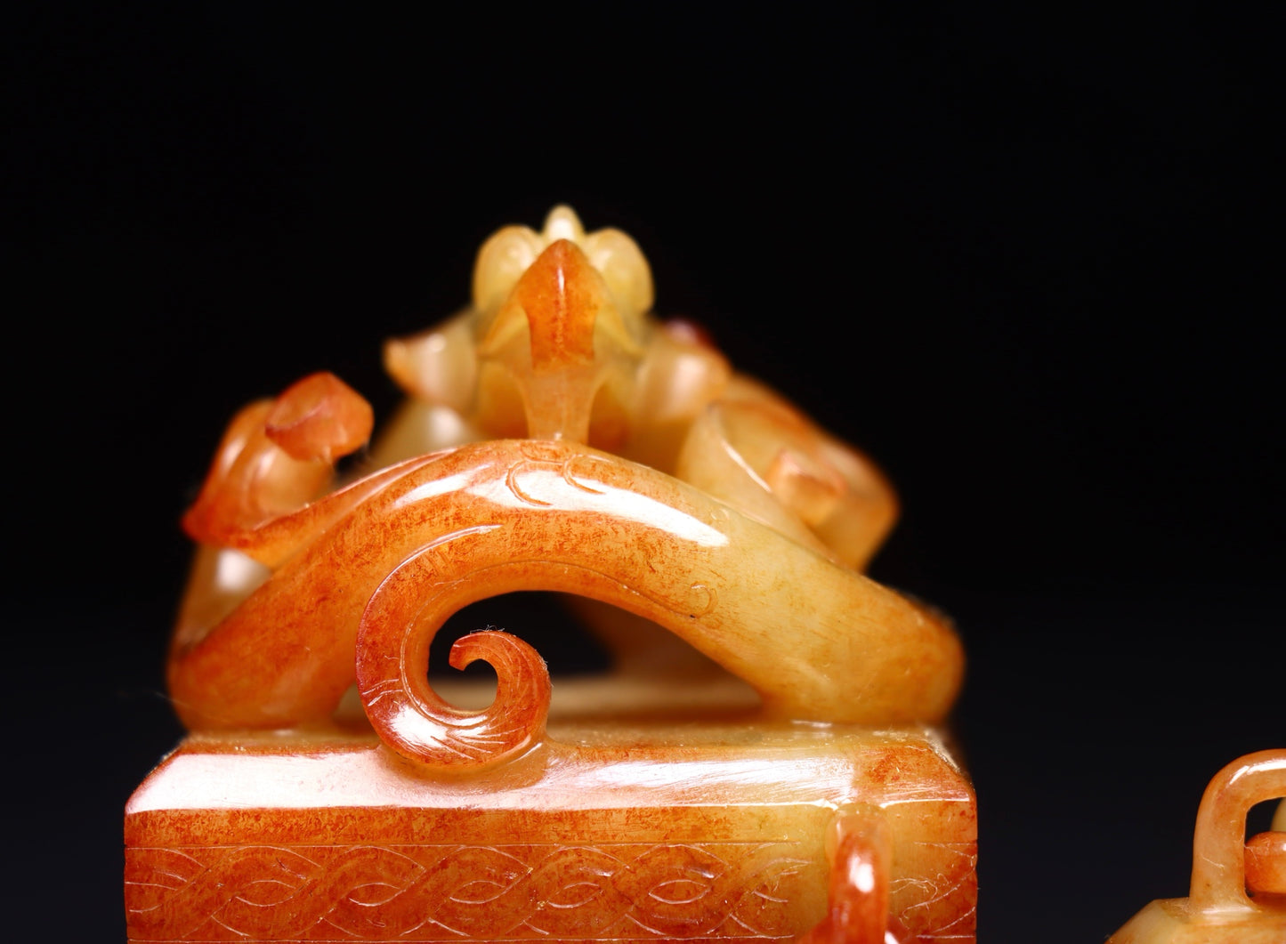 A1053 Superb Vintage Chinese Hetian Jade High Relief Chi Dragon Chain Seal