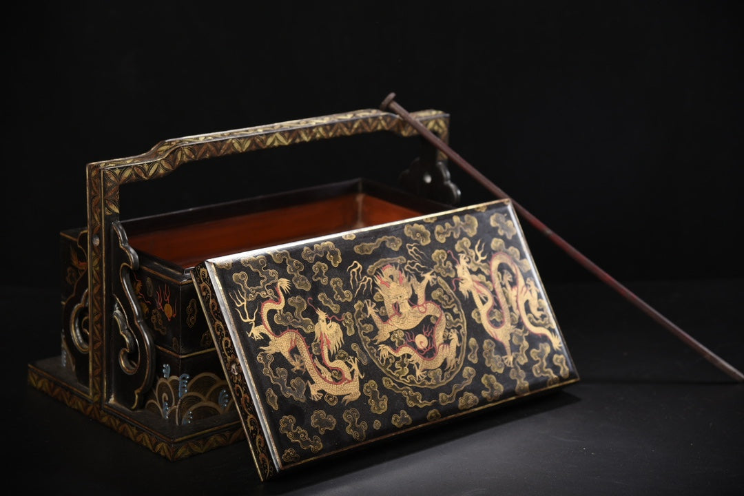 A1076 Chinese Gilt Gold Wooden-cored Lacquerware Fortune Dragon Design Handle Food Box