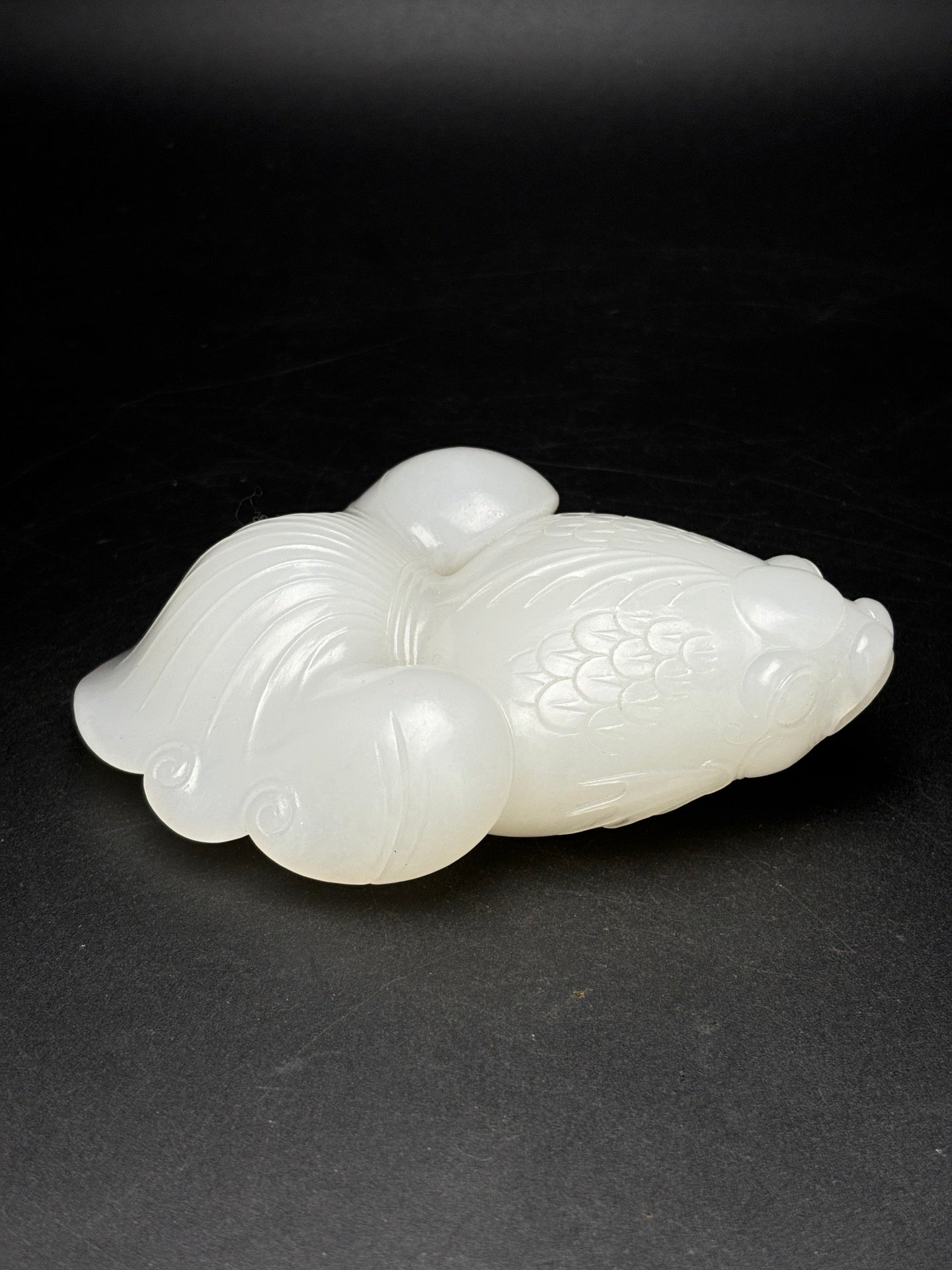 A1080 Superb Chinese White Hetian Jade Carved Goldfish Statue