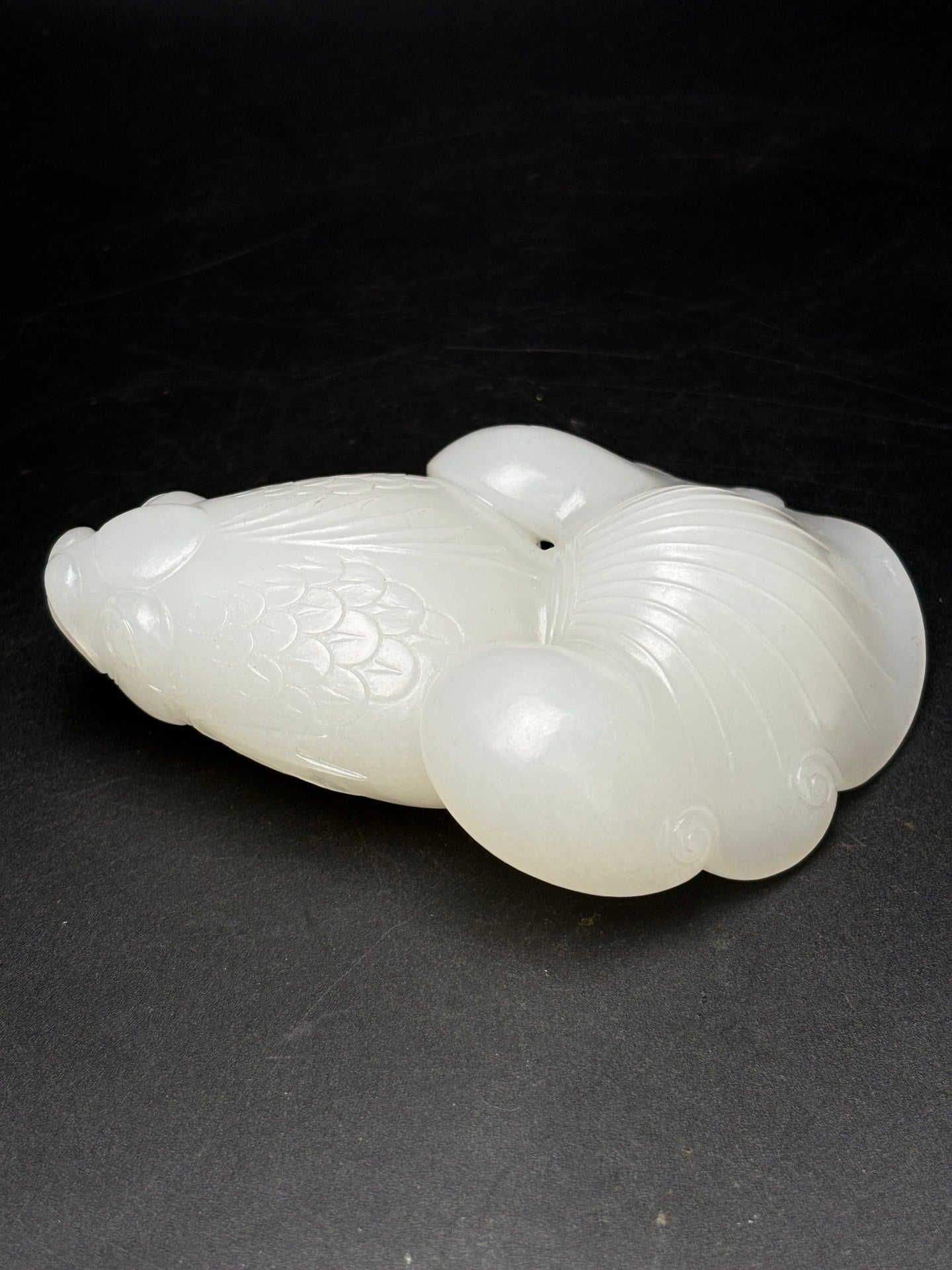 A1080 Superb Chinese White Hetian Jade Carved Goldfish Statue