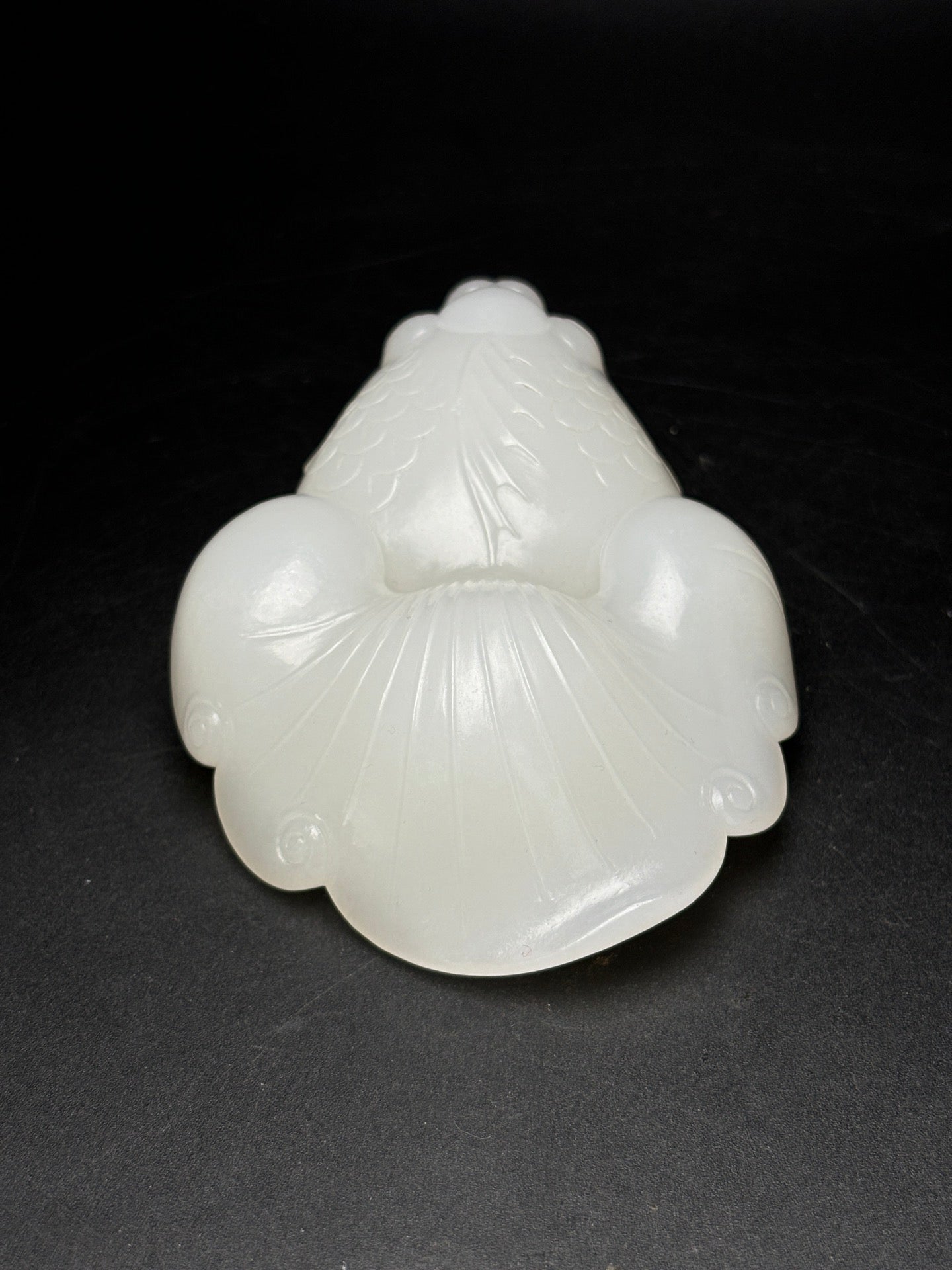 A1080 Superb Chinese White Hetian Jade Carved Goldfish Statue