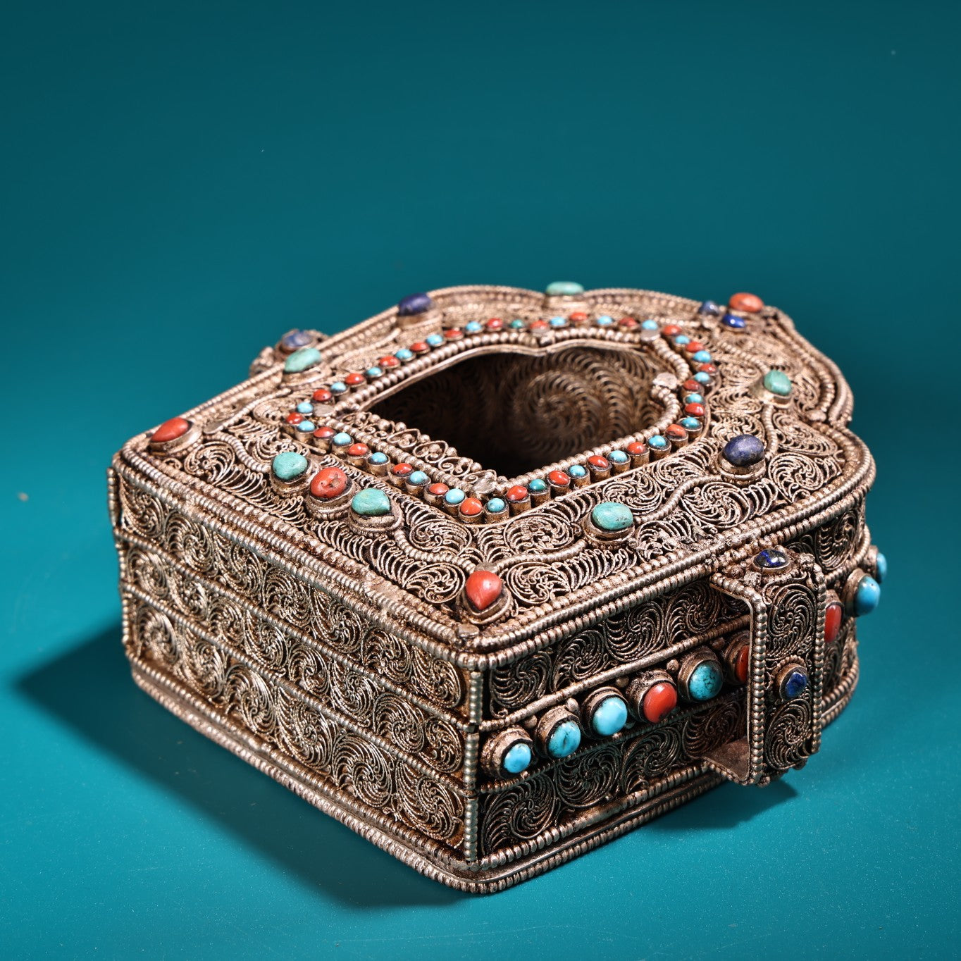 A1081 Tibetan Silver Wires Inlay Turquoise & Lapis Lazuli Buddha Gawu Box