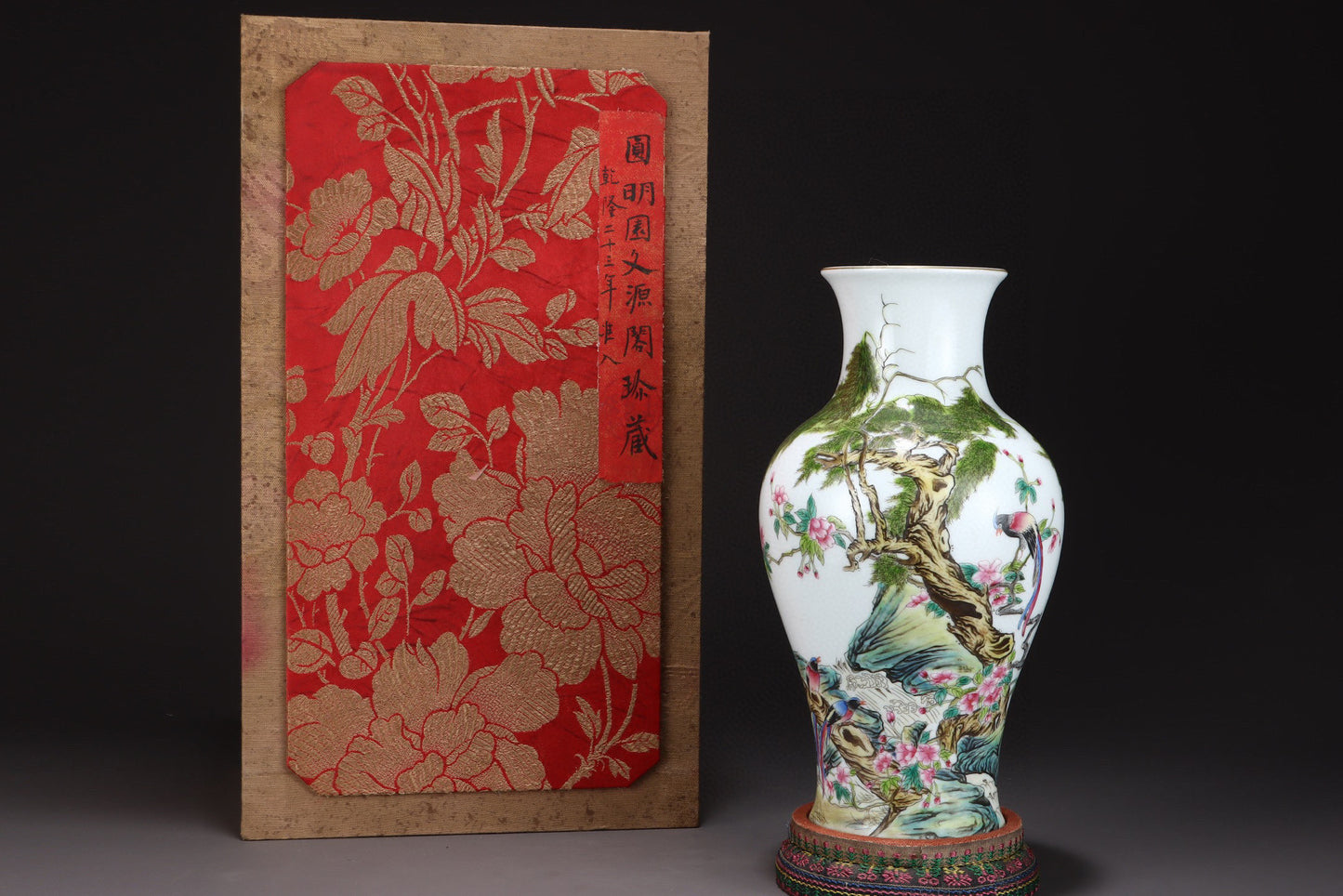 A1087 Chinese Qing Dynasty Gilt Edge Famille Rose Flowers Bird Design Porcelain Vase