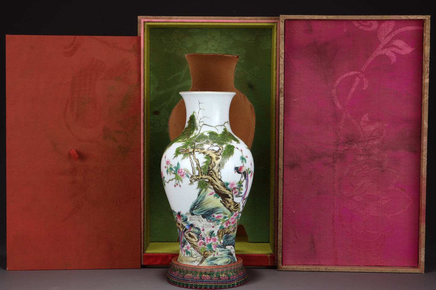 A1087 Chinese Qing Dynasty Gilt Edge Famille Rose Flowers Bird Design Porcelain Vase