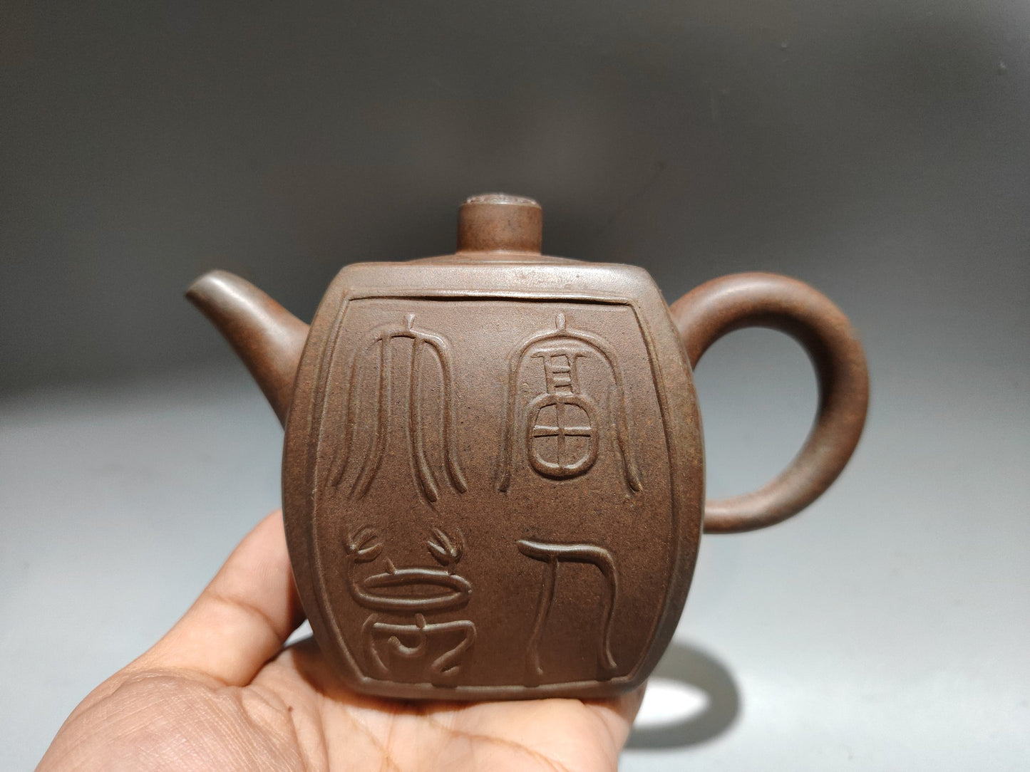 A1096 Chinese Yixing Zisha Clay Teapot w Artist Signed
