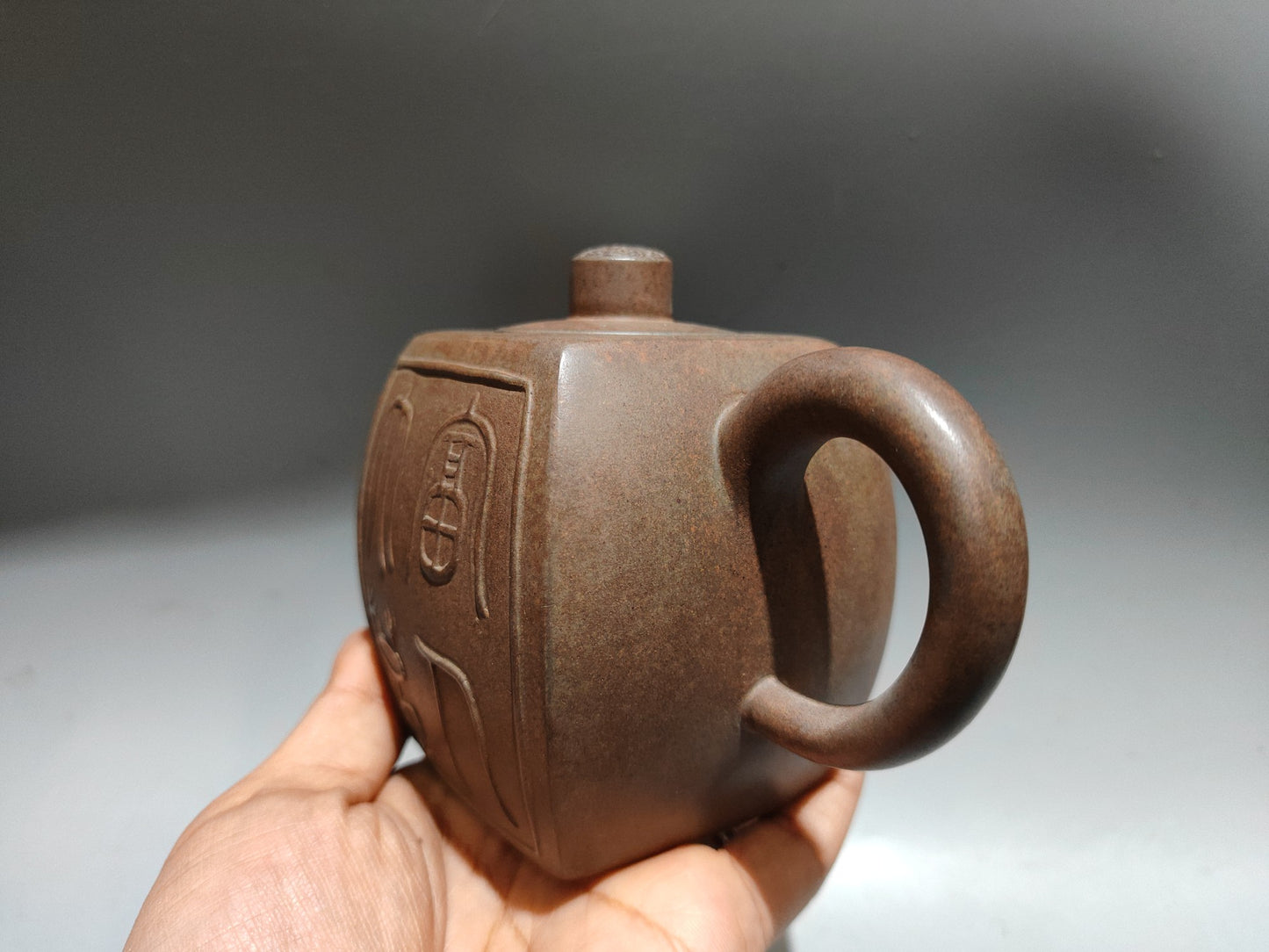 A1096 Chinese Yixing Zisha Clay Teapot w Artist Signed