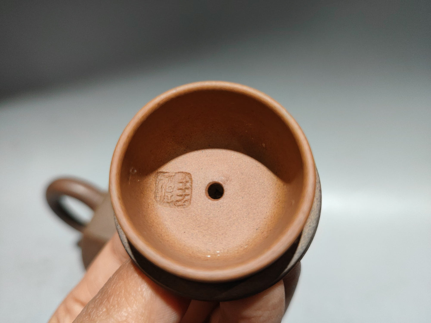 A1096 Chinese Yixing Zisha Clay Teapot w Artist Signed