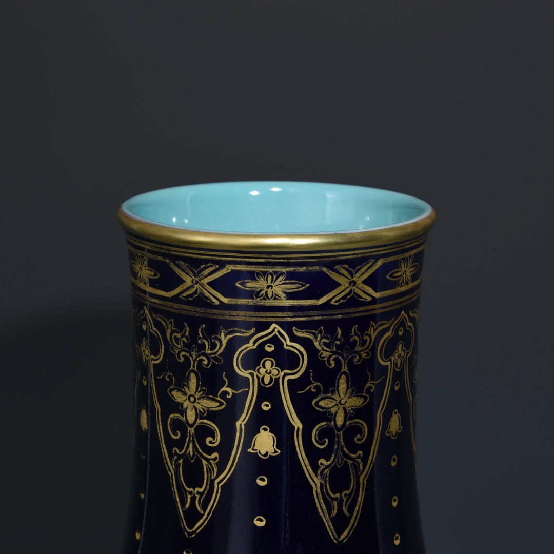 A1113 Chinese Qing Dynasty Gilt Gold Blue Glaze Flowers Design Turn Heart Porcelain Vase
