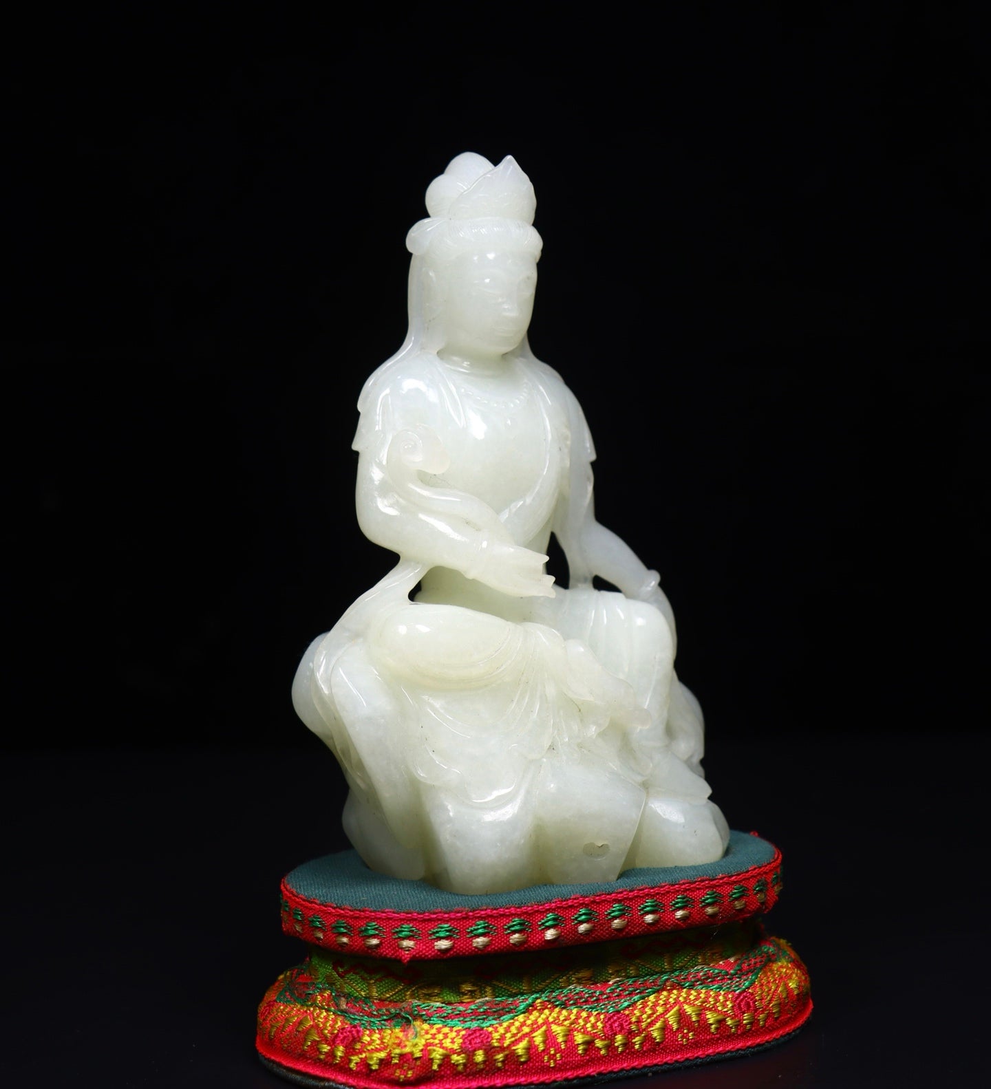 A1116 Luxury Chinese White Hetian Jade Carved Ruyi Kwan-yin Statue