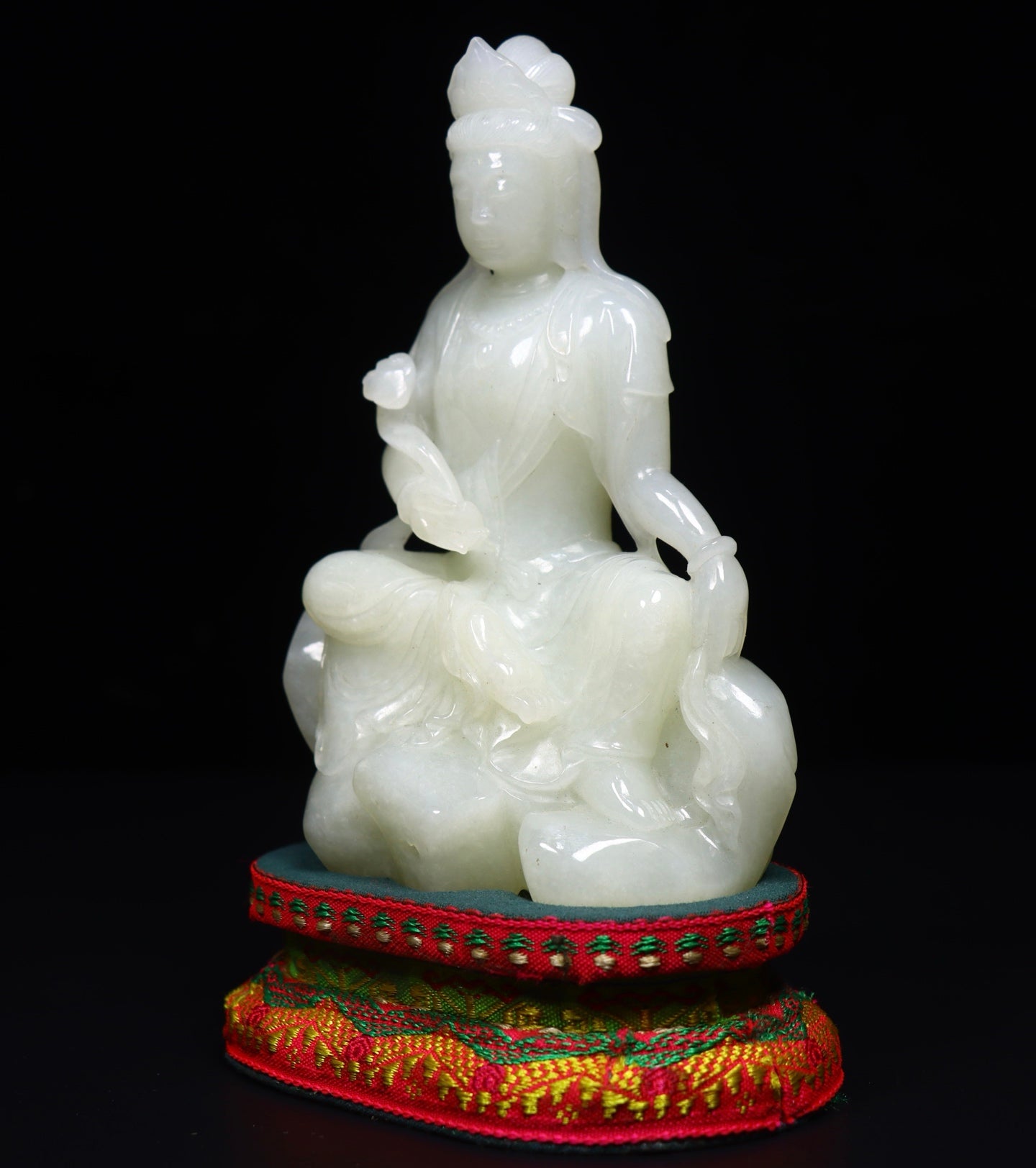 A1116 Luxury Chinese White Hetian Jade Carved Ruyi Kwan-yin Statue