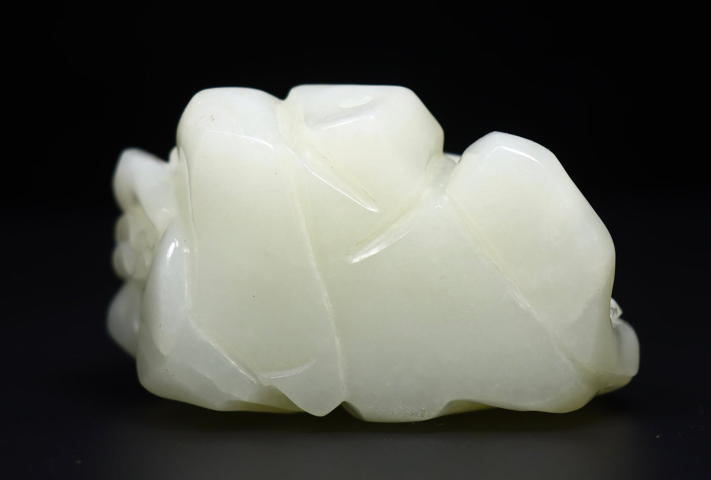 A1116 Luxury Chinese White Hetian Jade Carved Ruyi Kwan-yin Statue