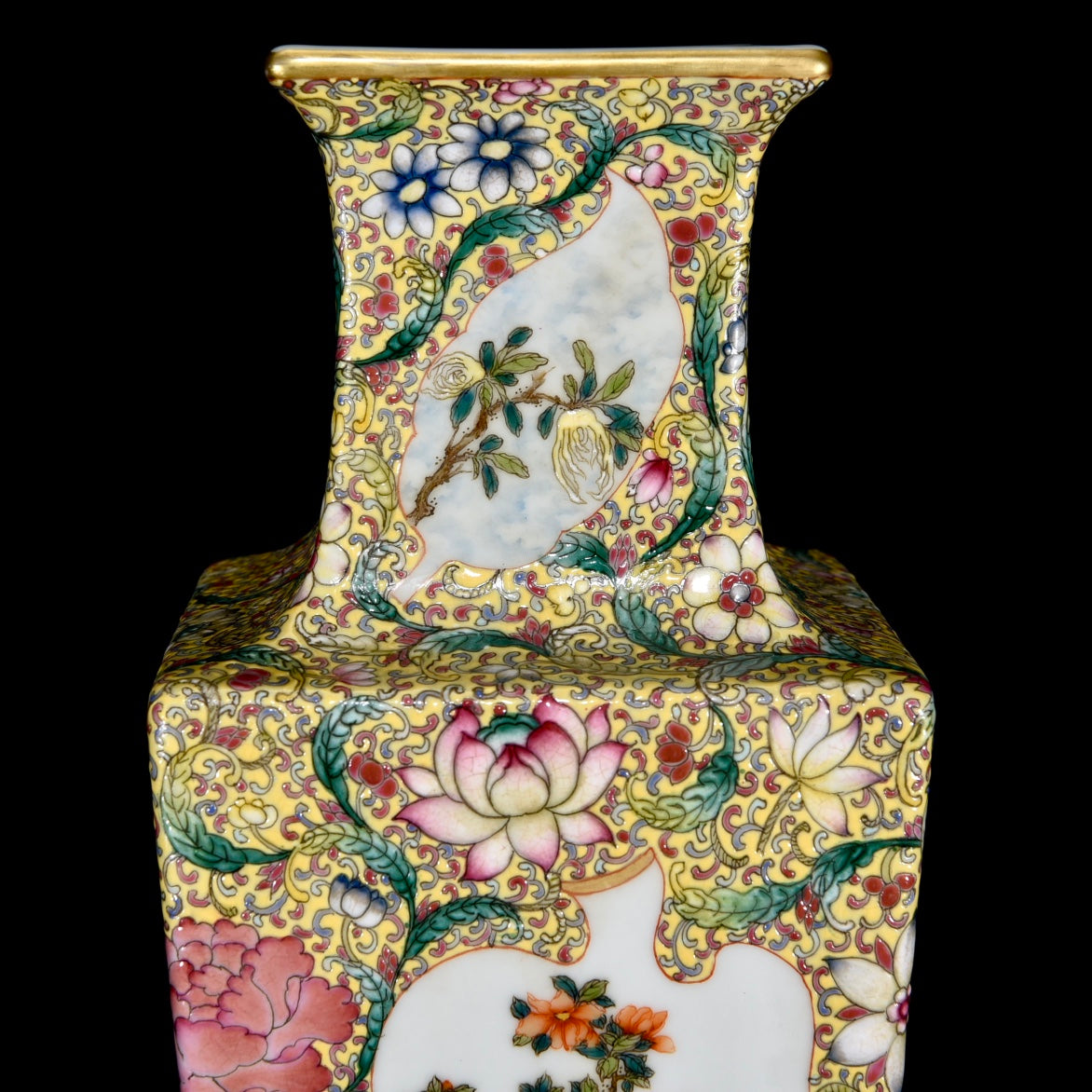 A1149 Chinese Qing Dynasty Gilt Gold Famille Rose Flowers Design Porcelain Vase