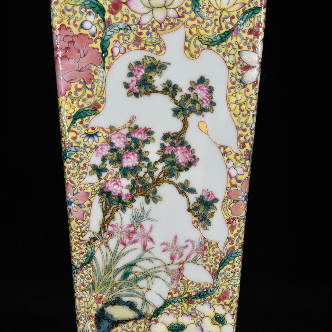 A1149 Chinese Qing Dynasty Gilt Gold Famille Rose Flowers Design Porcelain Vase